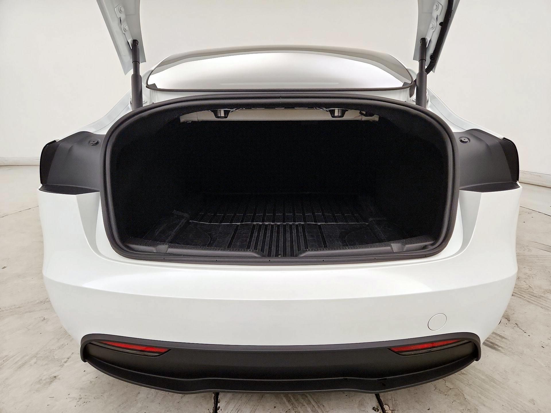 Thumbnail: 2025 Tesla Model 3 - 20