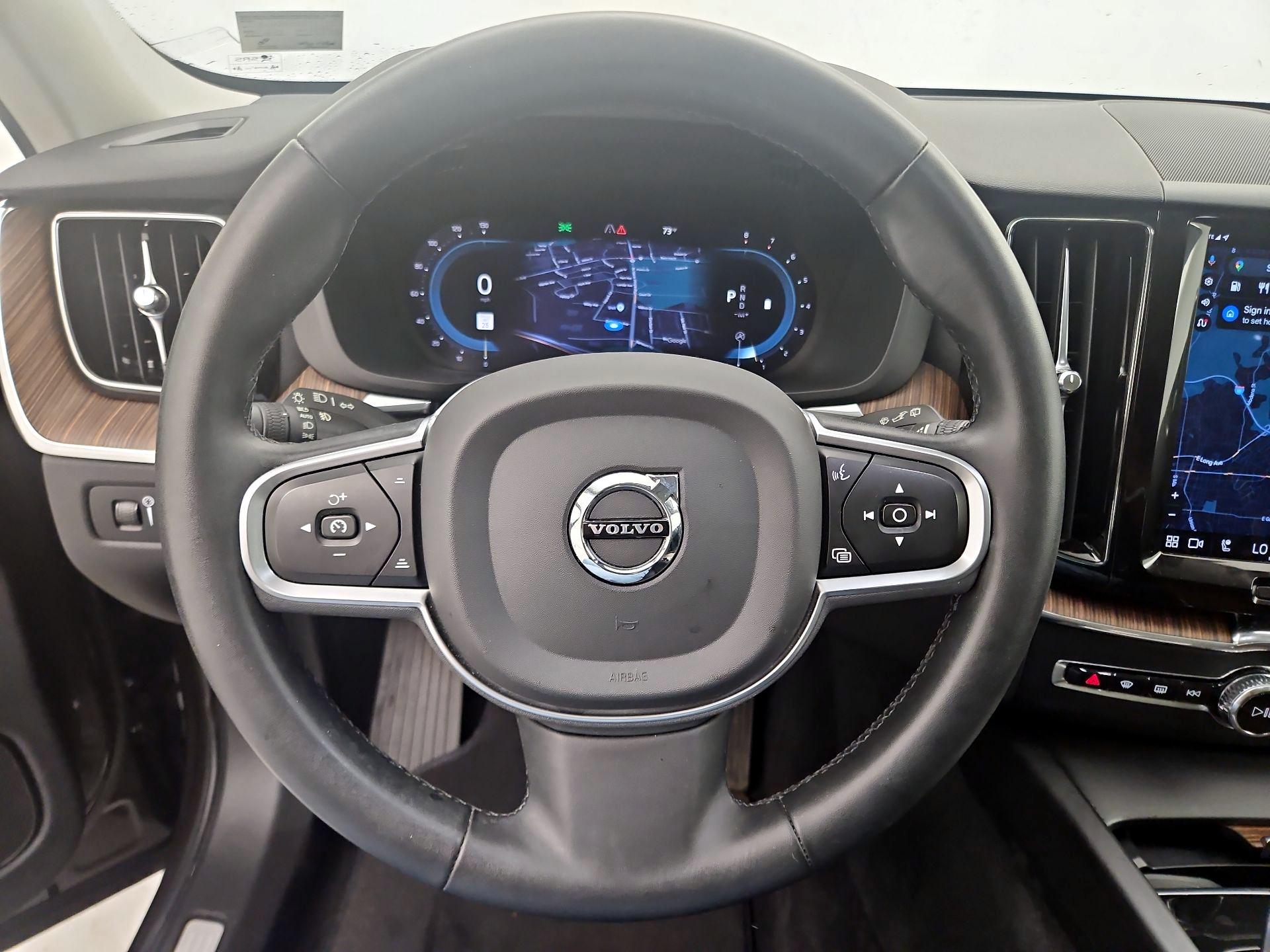 Thumbnail: 2022 Volvo XC60 - 10