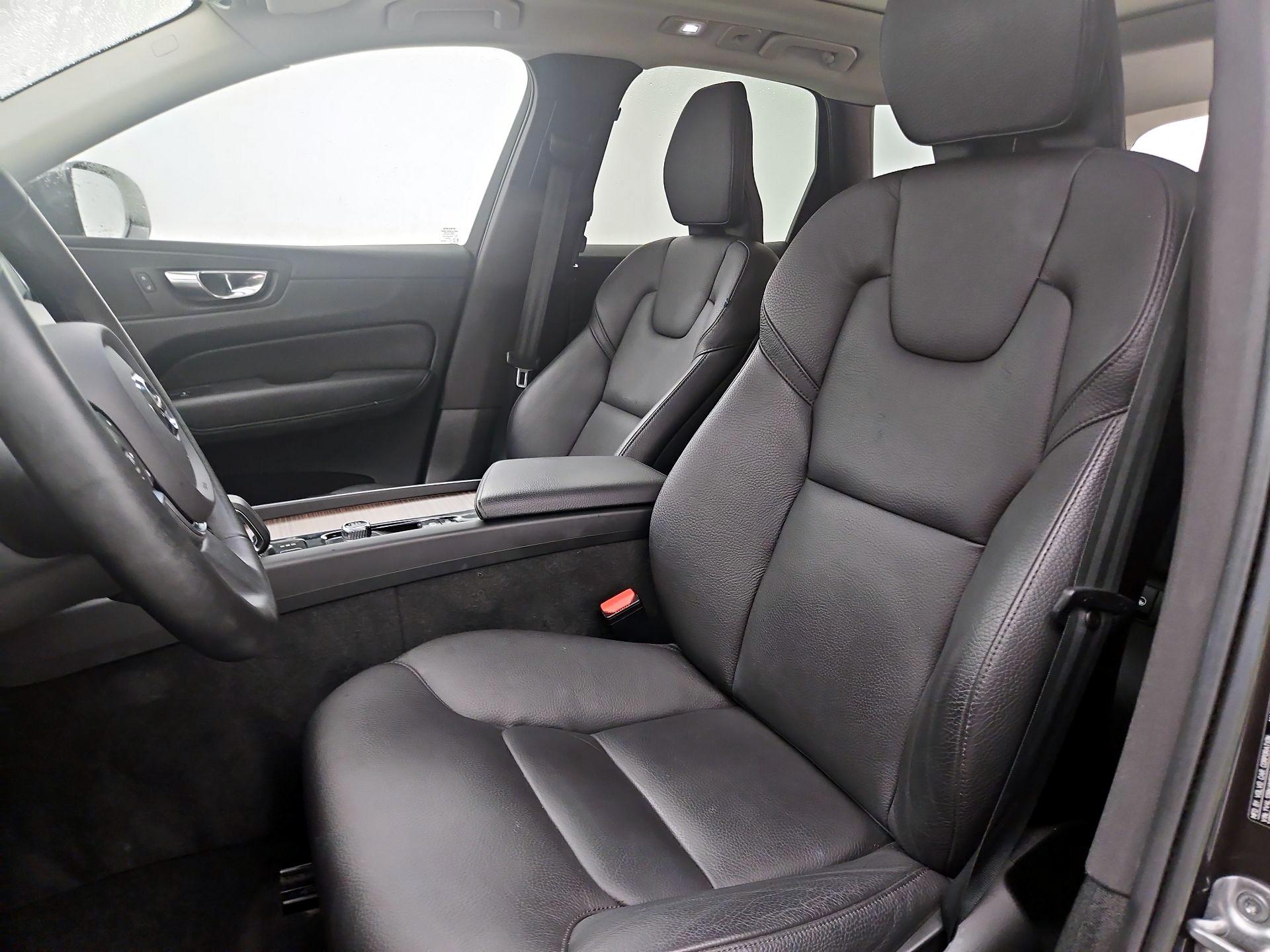 Thumbnail: 2022 Volvo XC60 - 11