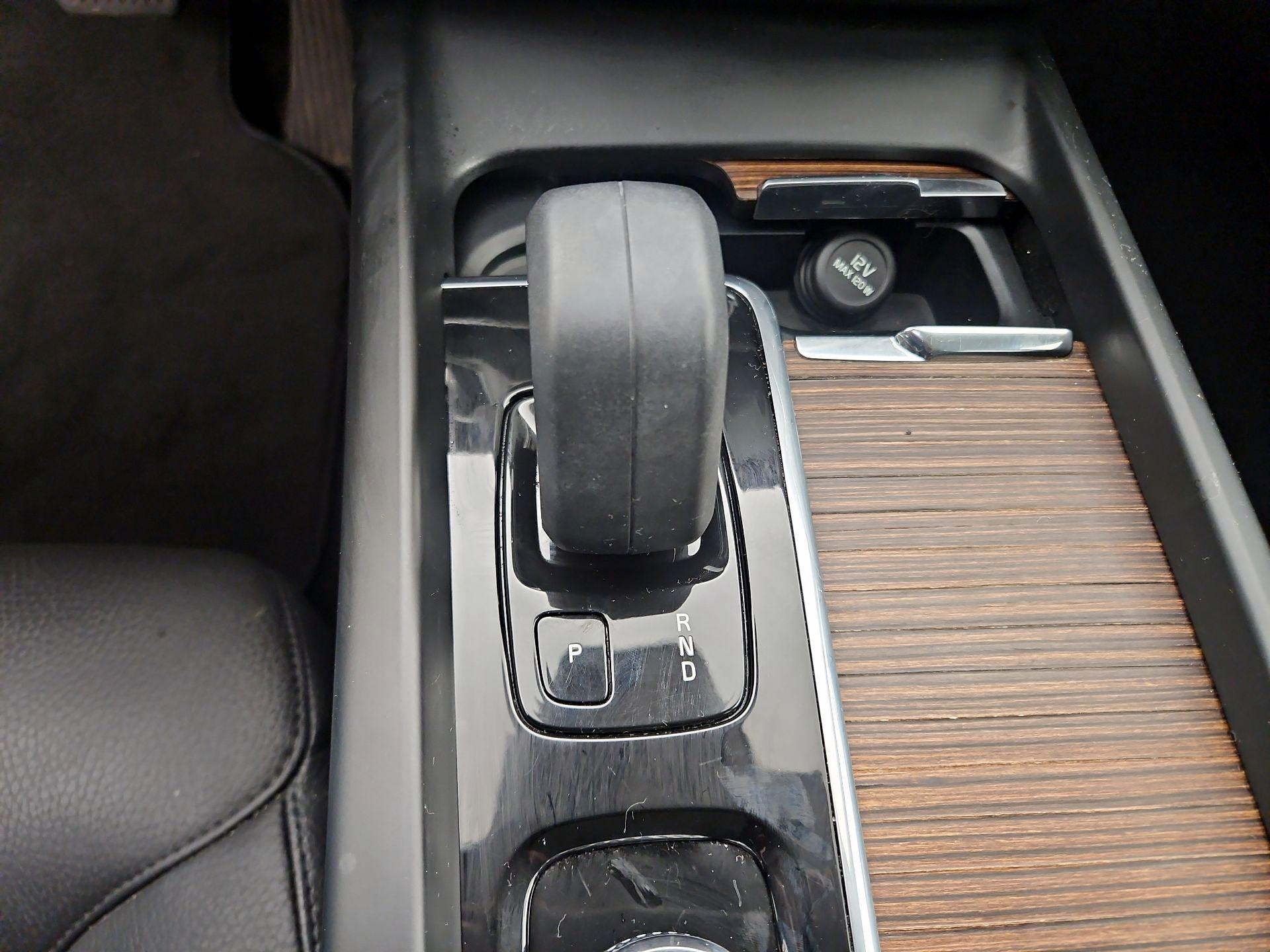 Thumbnail: 2022 Volvo XC60 - 18
