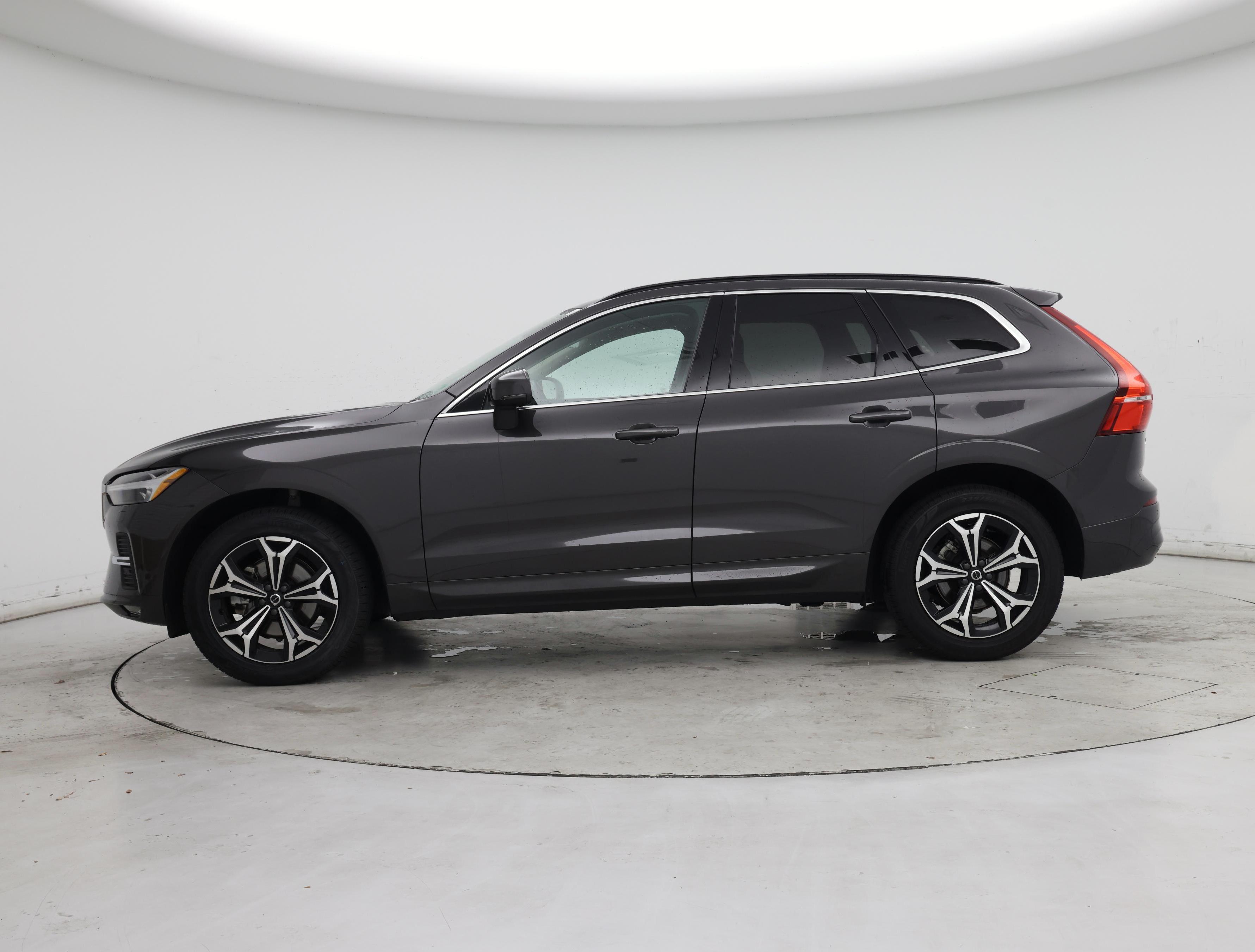 Thumbnail: 2022 Volvo XC60 - 3