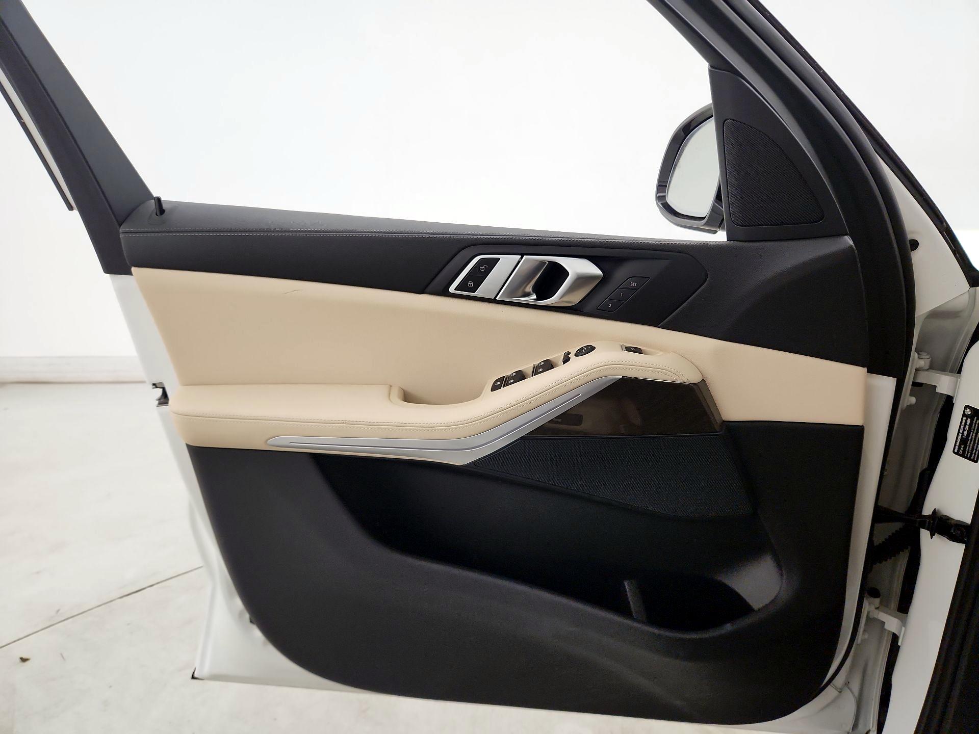 Thumbnail: 2022 BMW X5 - 12
