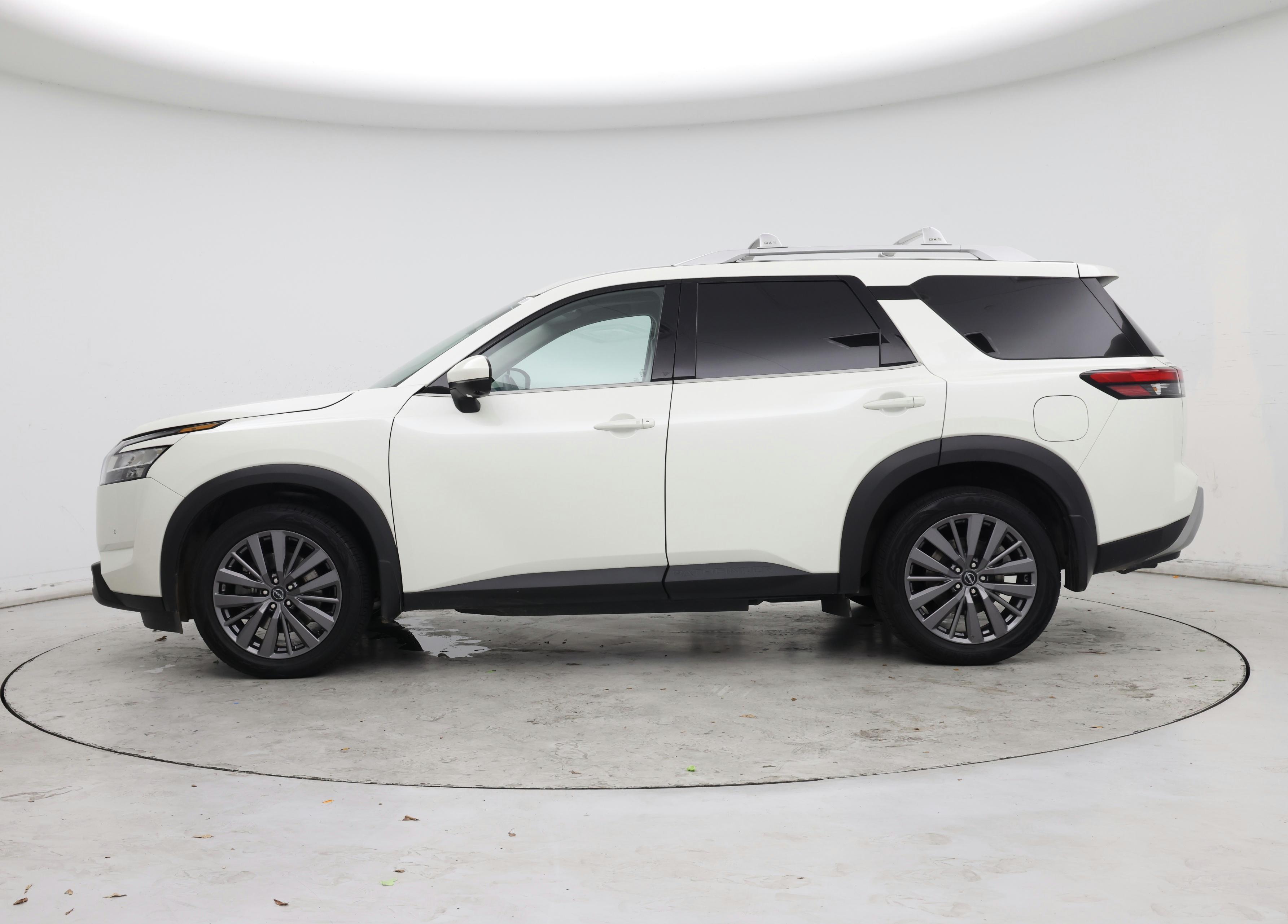 Thumbnail: 2023 Nissan Pathfinder - 3