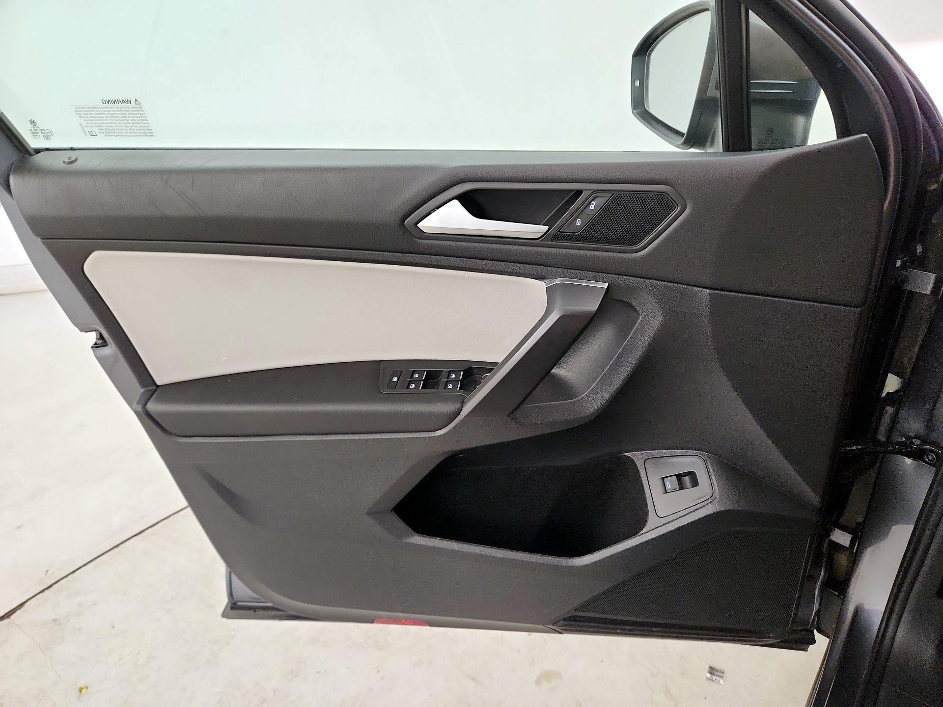 Thumbnail: 2021 Volkswagen Tiguan - 12