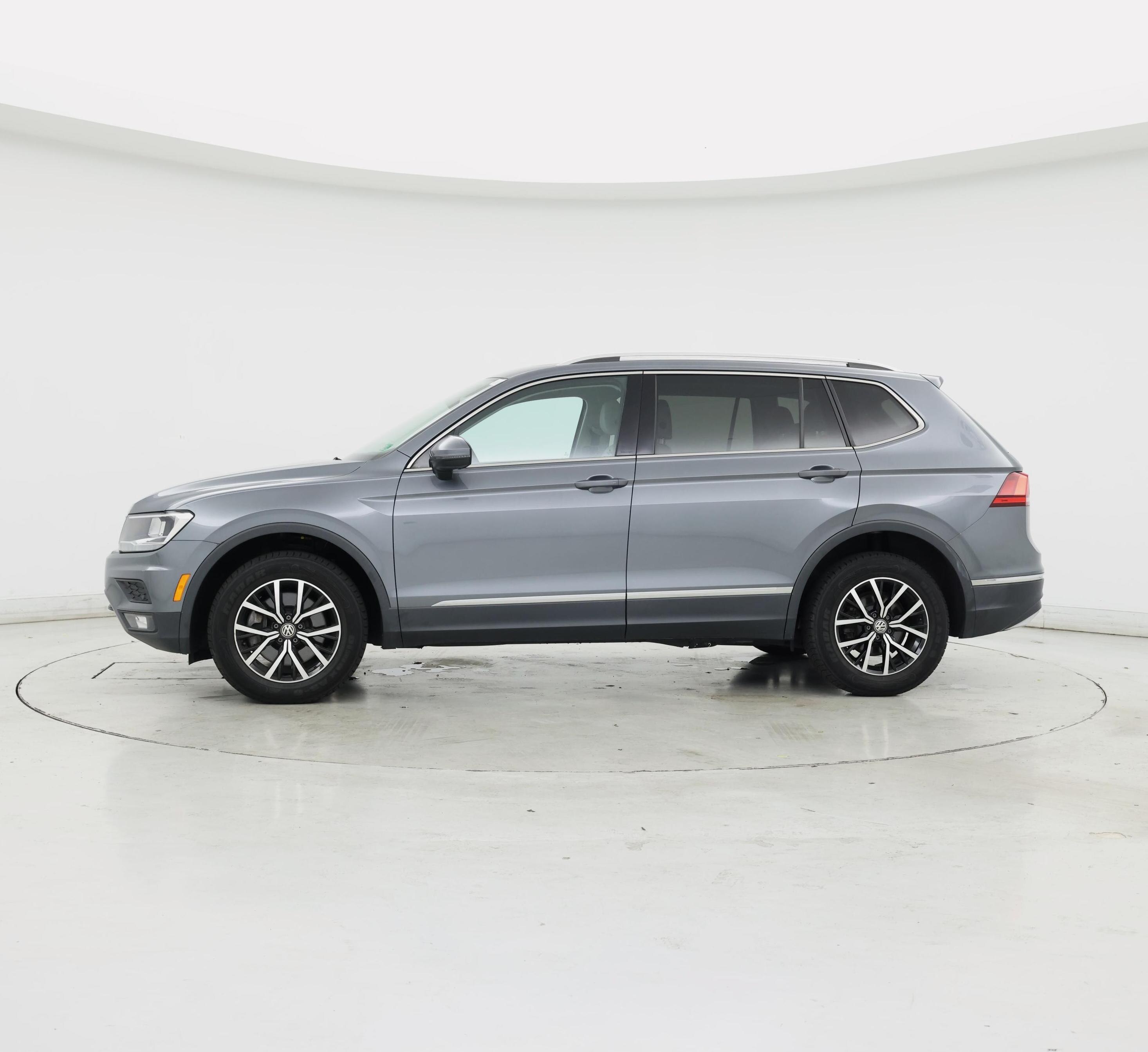 Thumbnail: 2021 Volkswagen Tiguan - 3