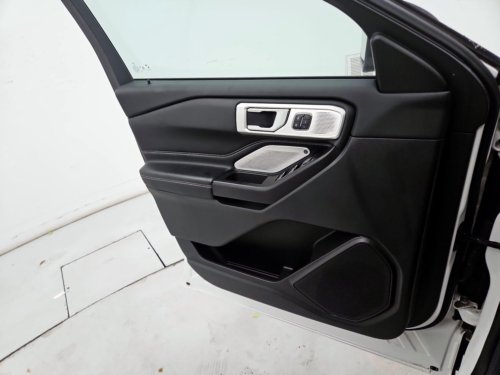 Thumbnail: 2020 Ford Explorer - 12