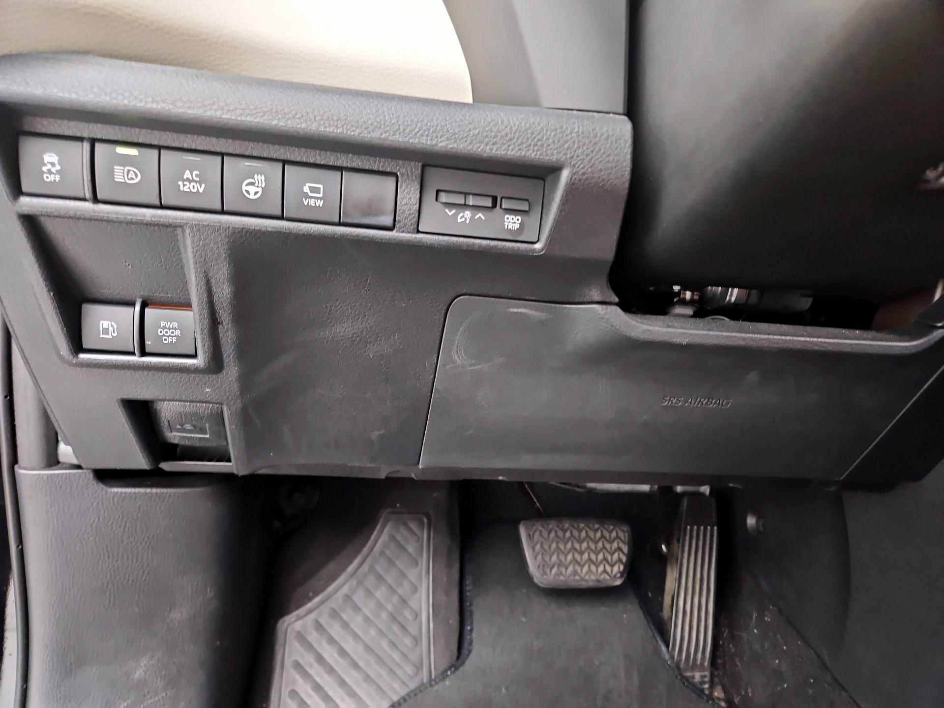 Thumbnail: 2021 Toyota Sienna - 13