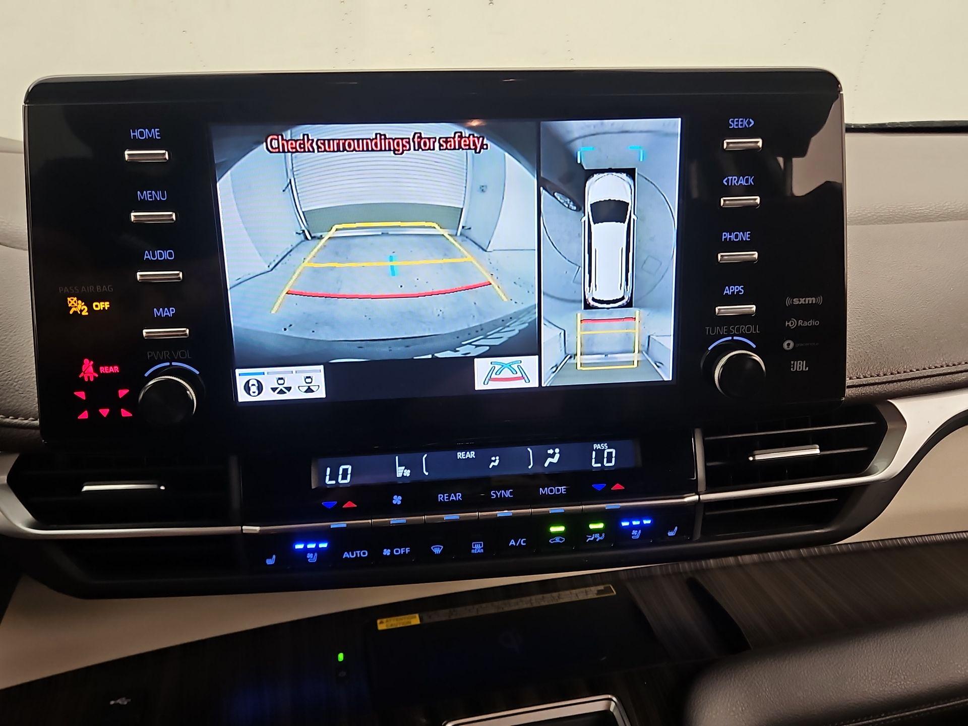 Thumbnail: 2021 Toyota Sienna - 14