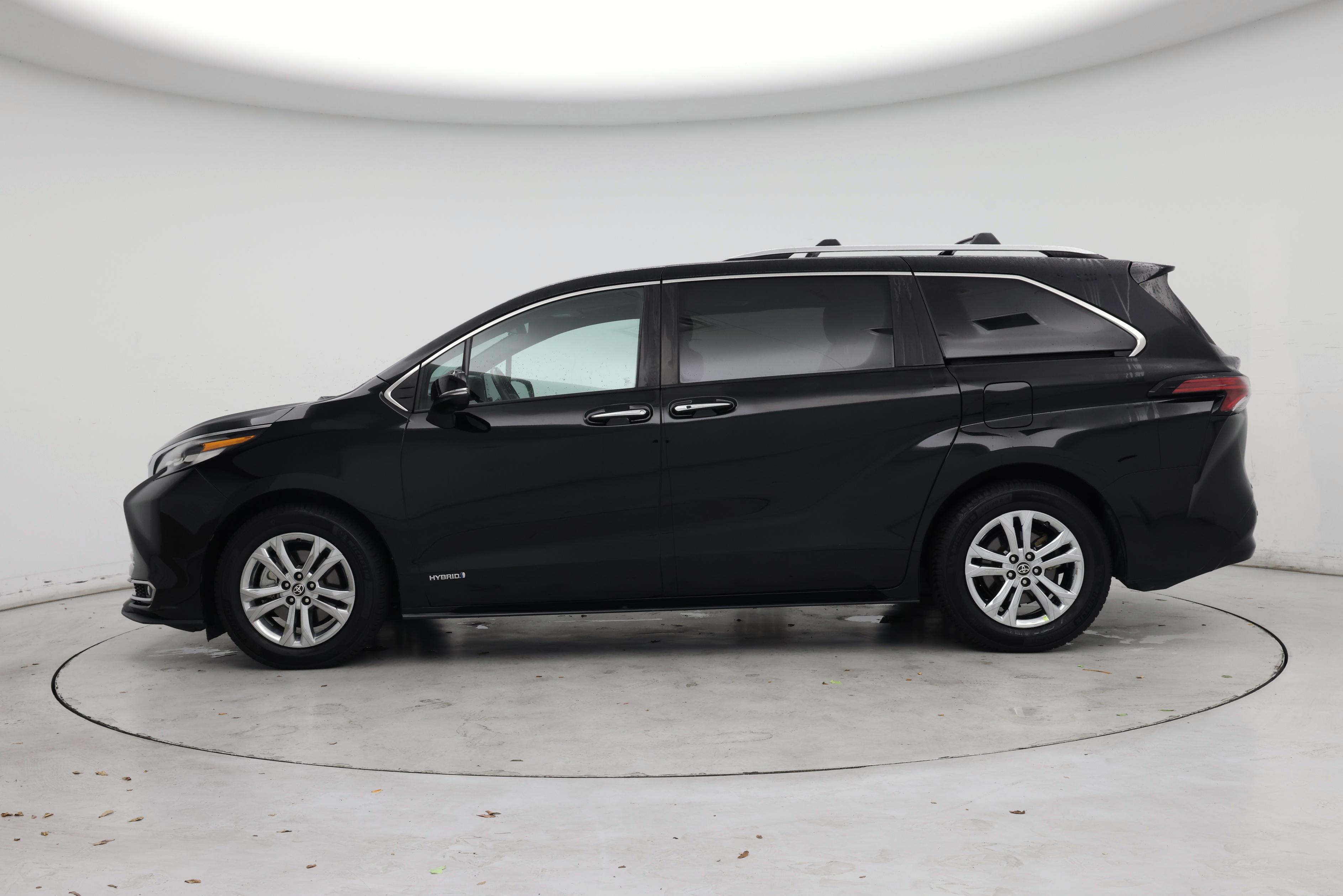 Thumbnail: 2021 Toyota Sienna - 3