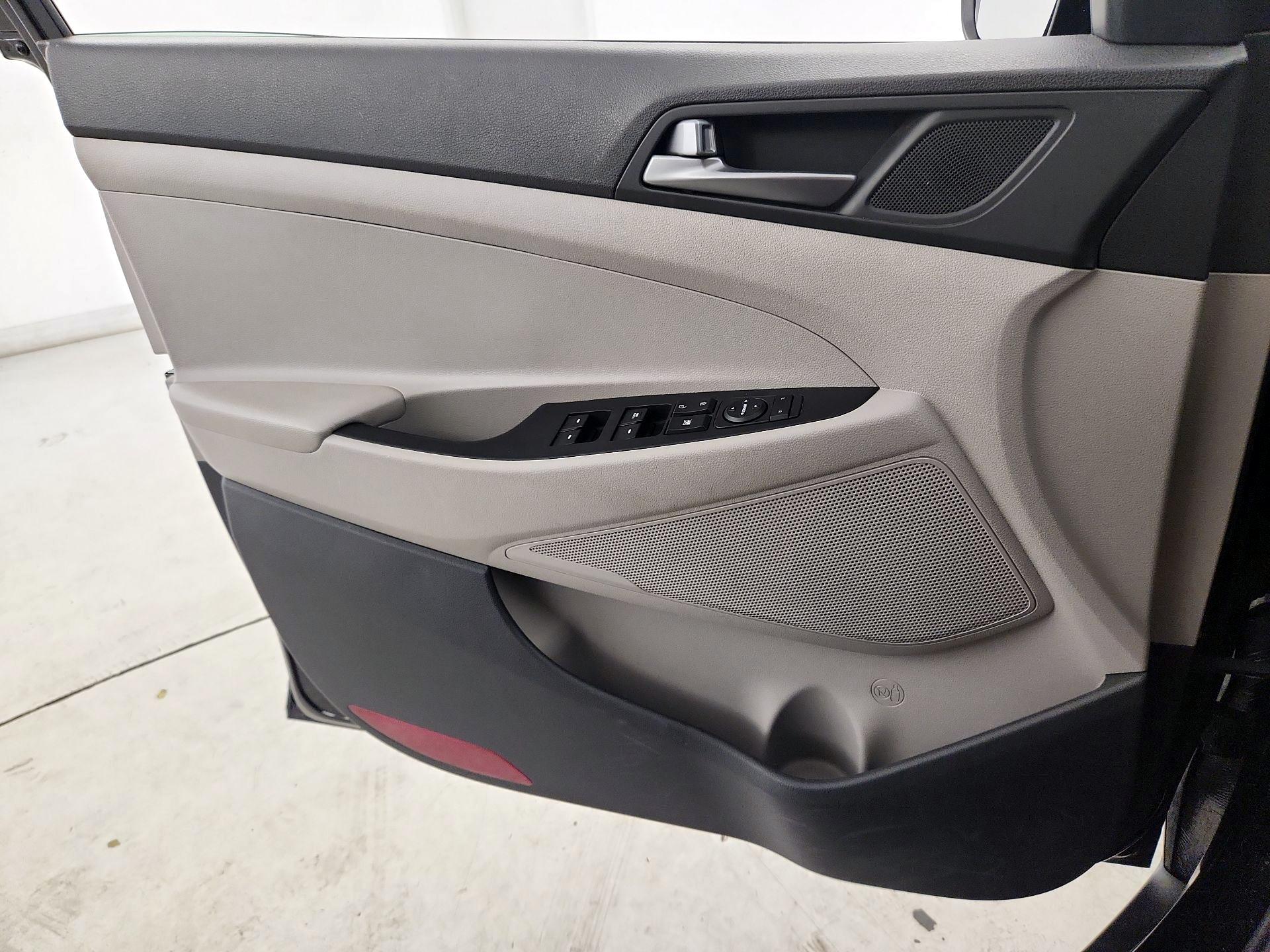 Thumbnail: 2016 Hyundai Tucson - 12
