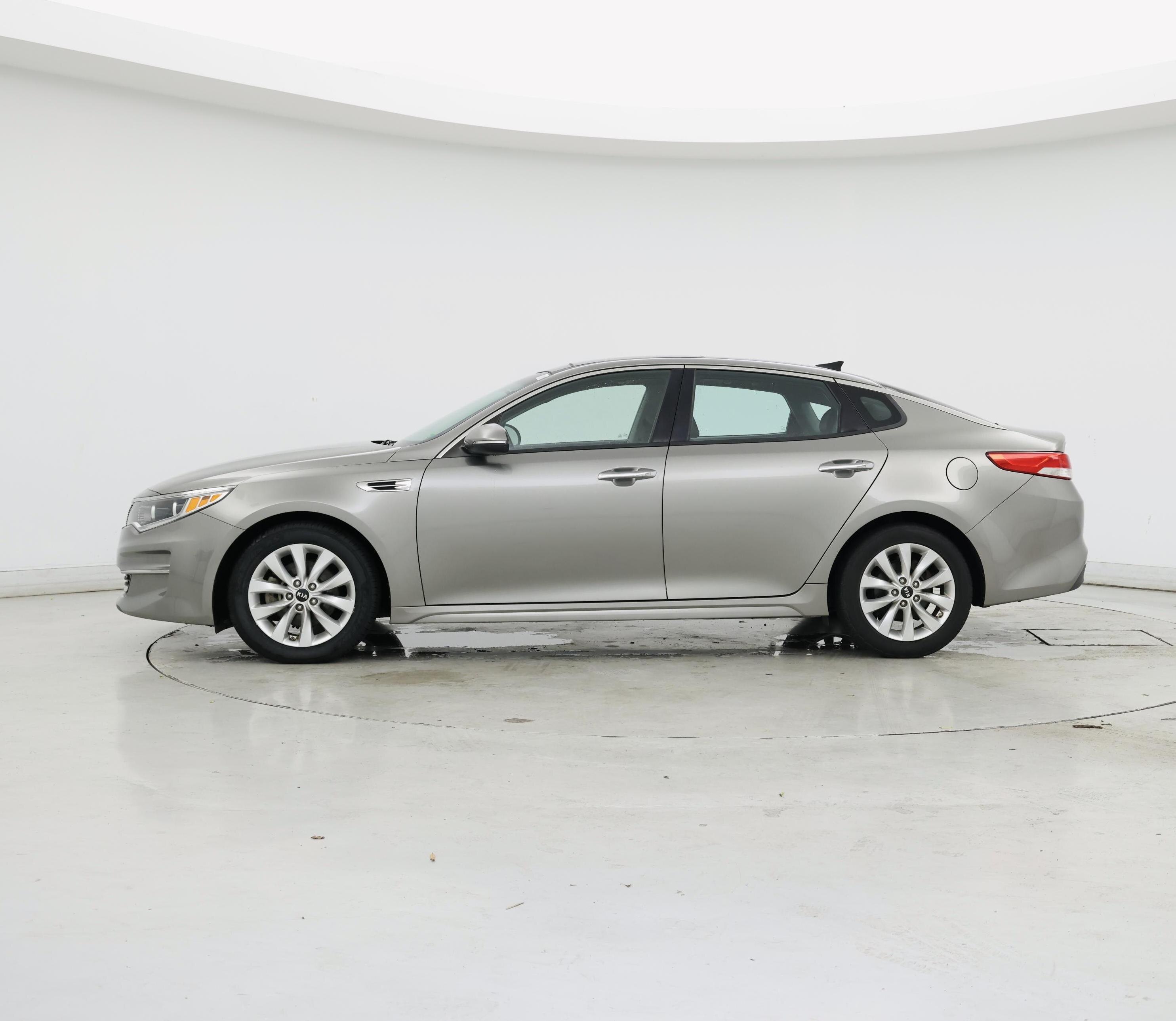 Thumbnail: 2016 Kia Optima - 3