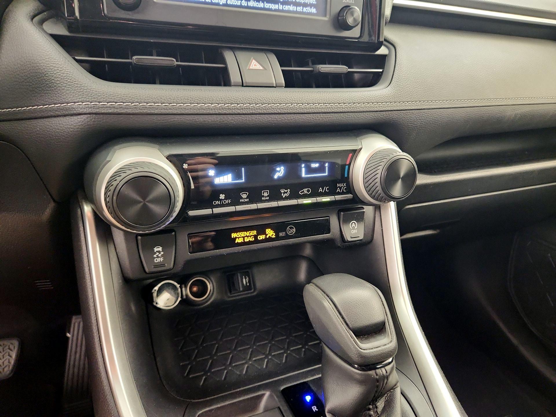 Thumbnail: 2019 Toyota RAV4 - 16