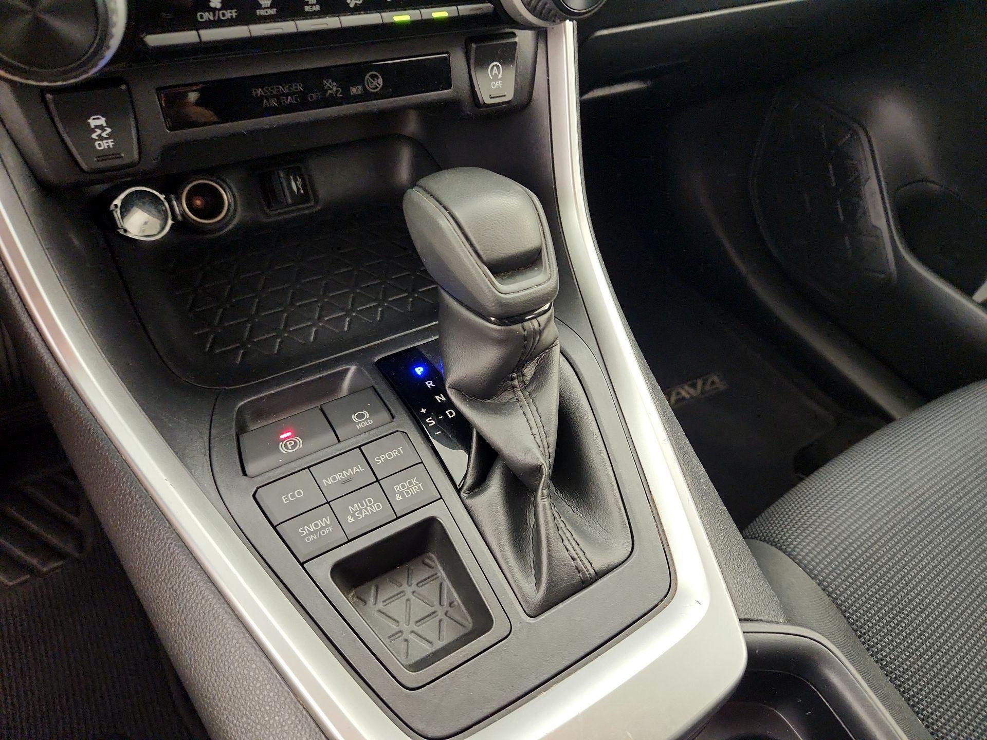 Thumbnail: 2019 Toyota RAV4 - 17