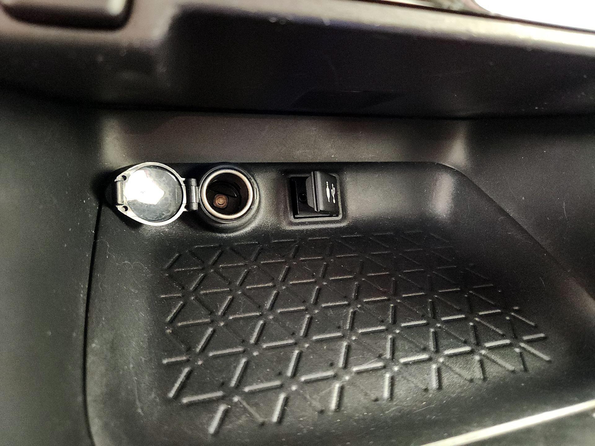 Thumbnail: 2019 Toyota RAV4 - 18