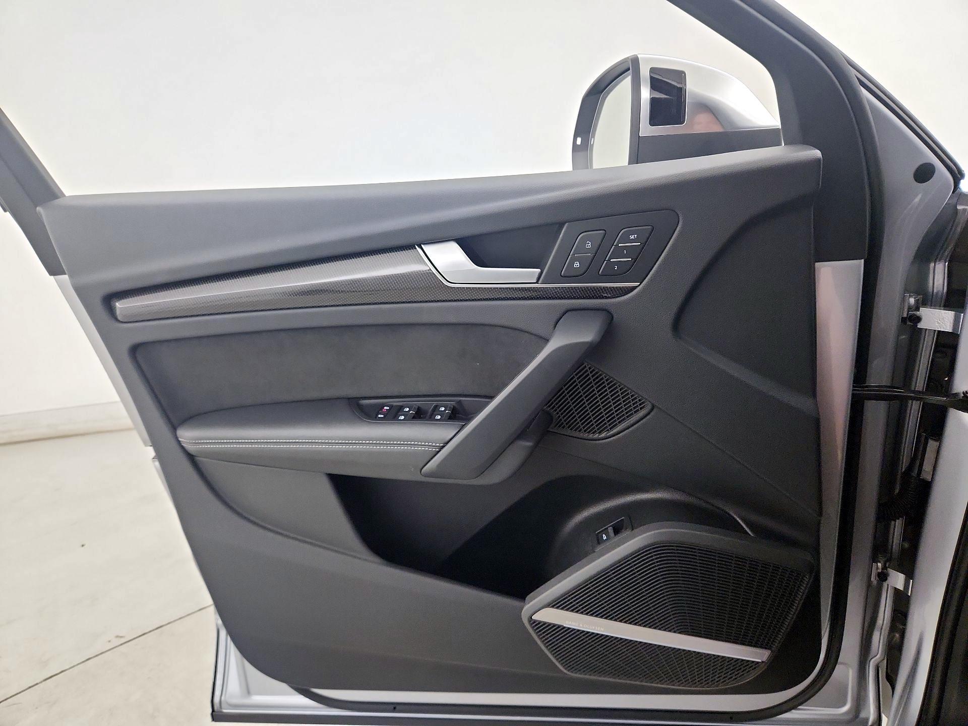 Thumbnail: 2023 Audi SQ5 - 12