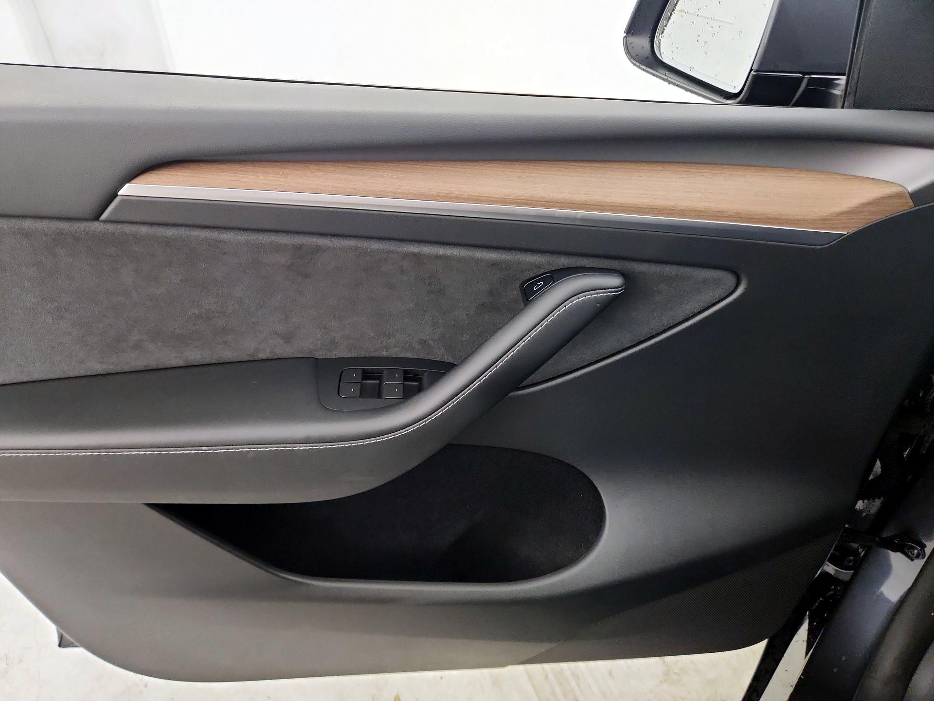 Thumbnail: 2023 Tesla Model Y - 12