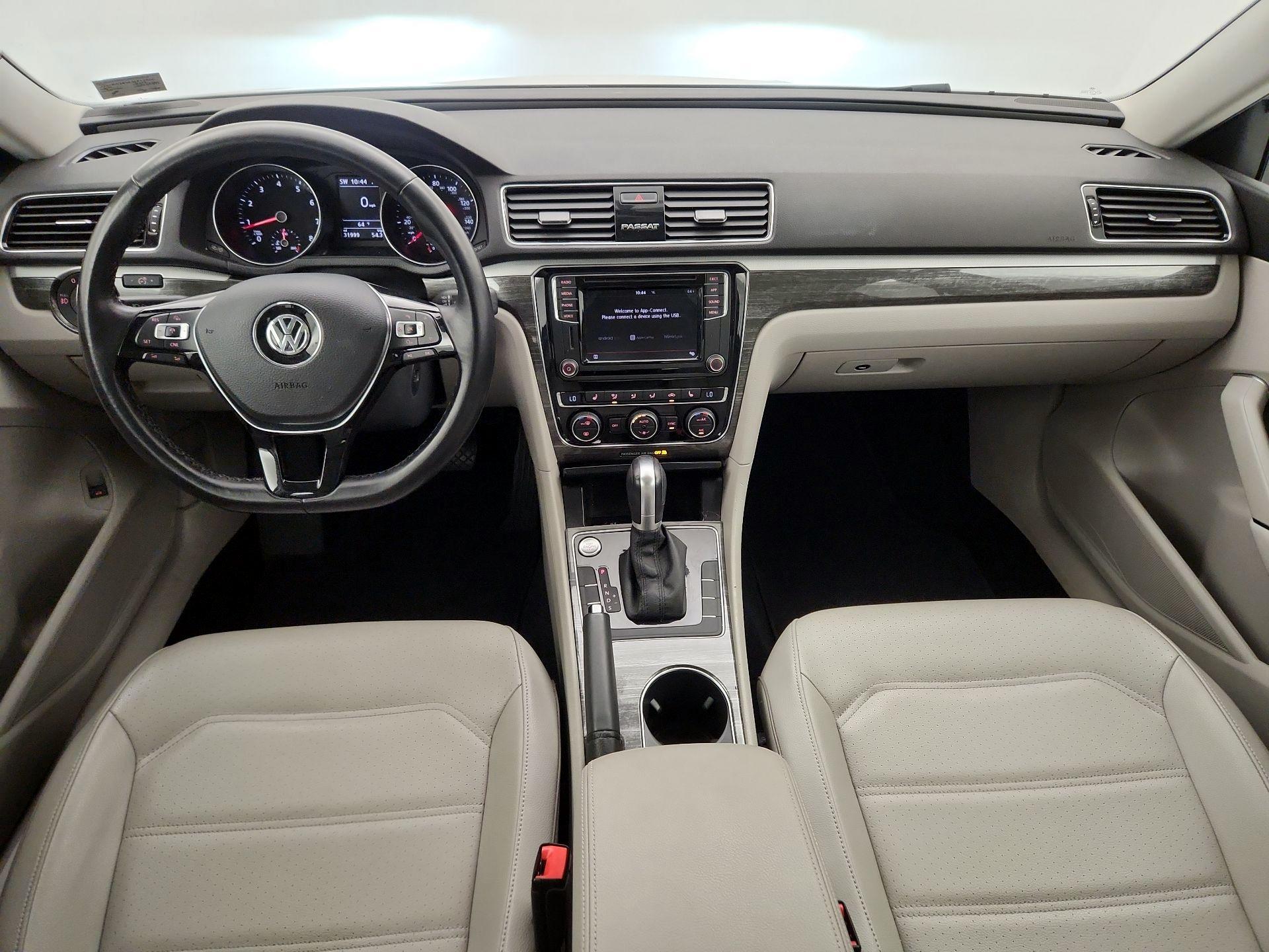 Thumbnail: 2018 Volkswagen Passat - 9