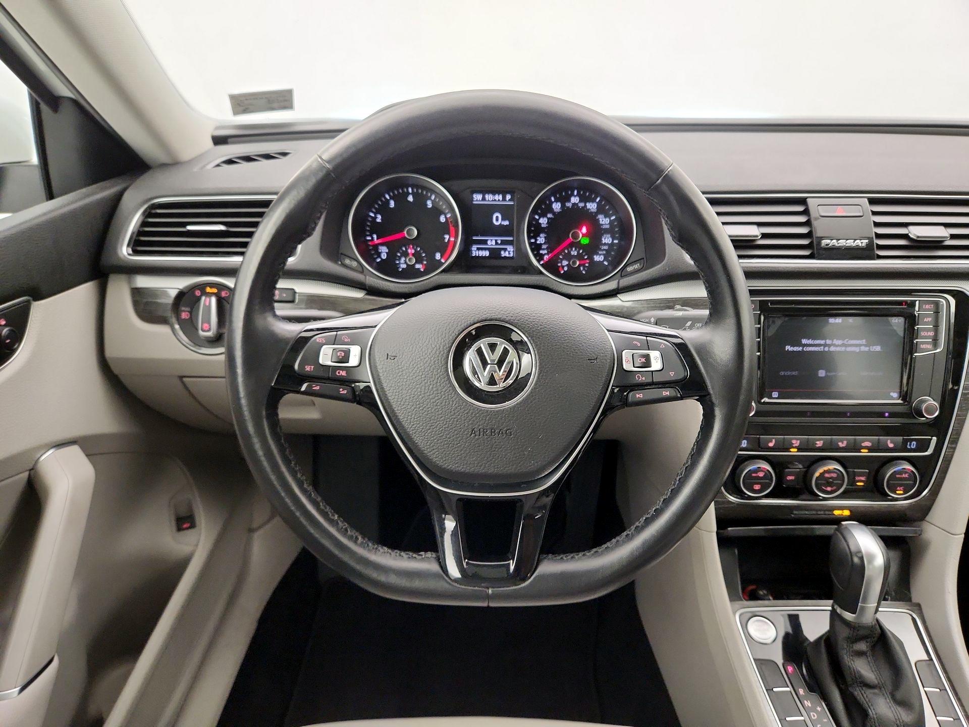 Thumbnail: 2018 Volkswagen Passat - 10