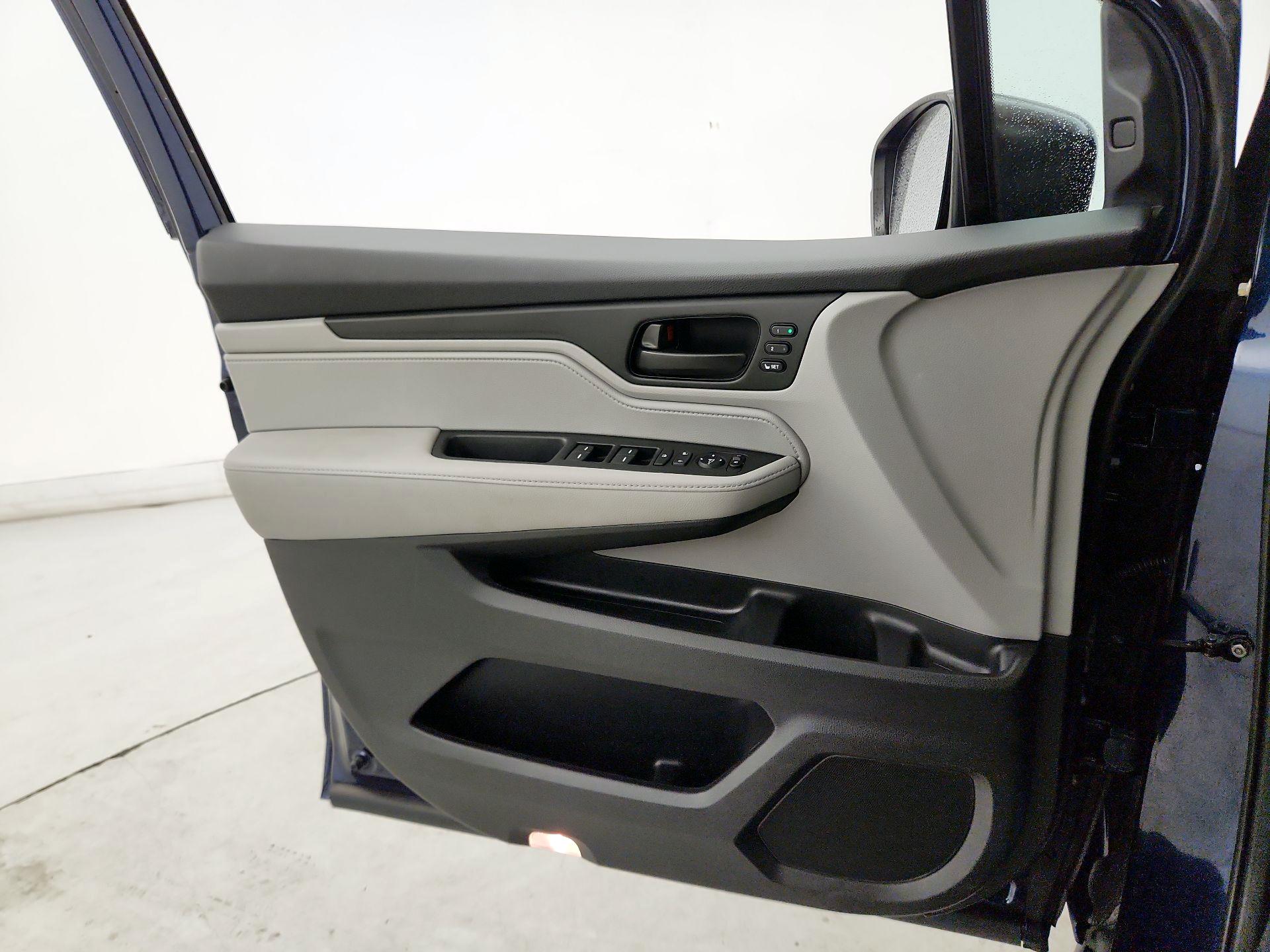 Thumbnail: 2019 Honda Odyssey - 12