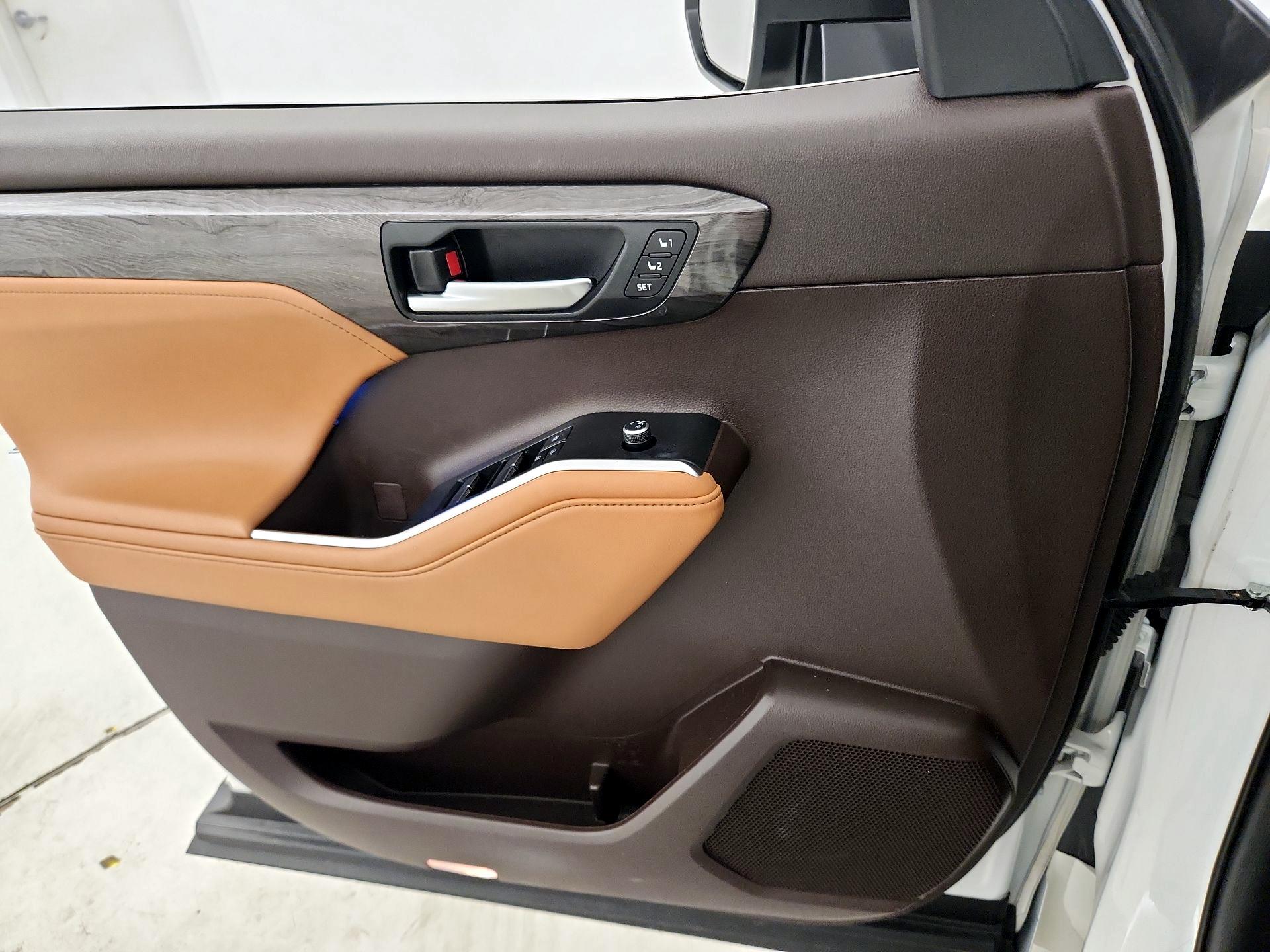 Thumbnail: 2021 Toyota Highlander - 12