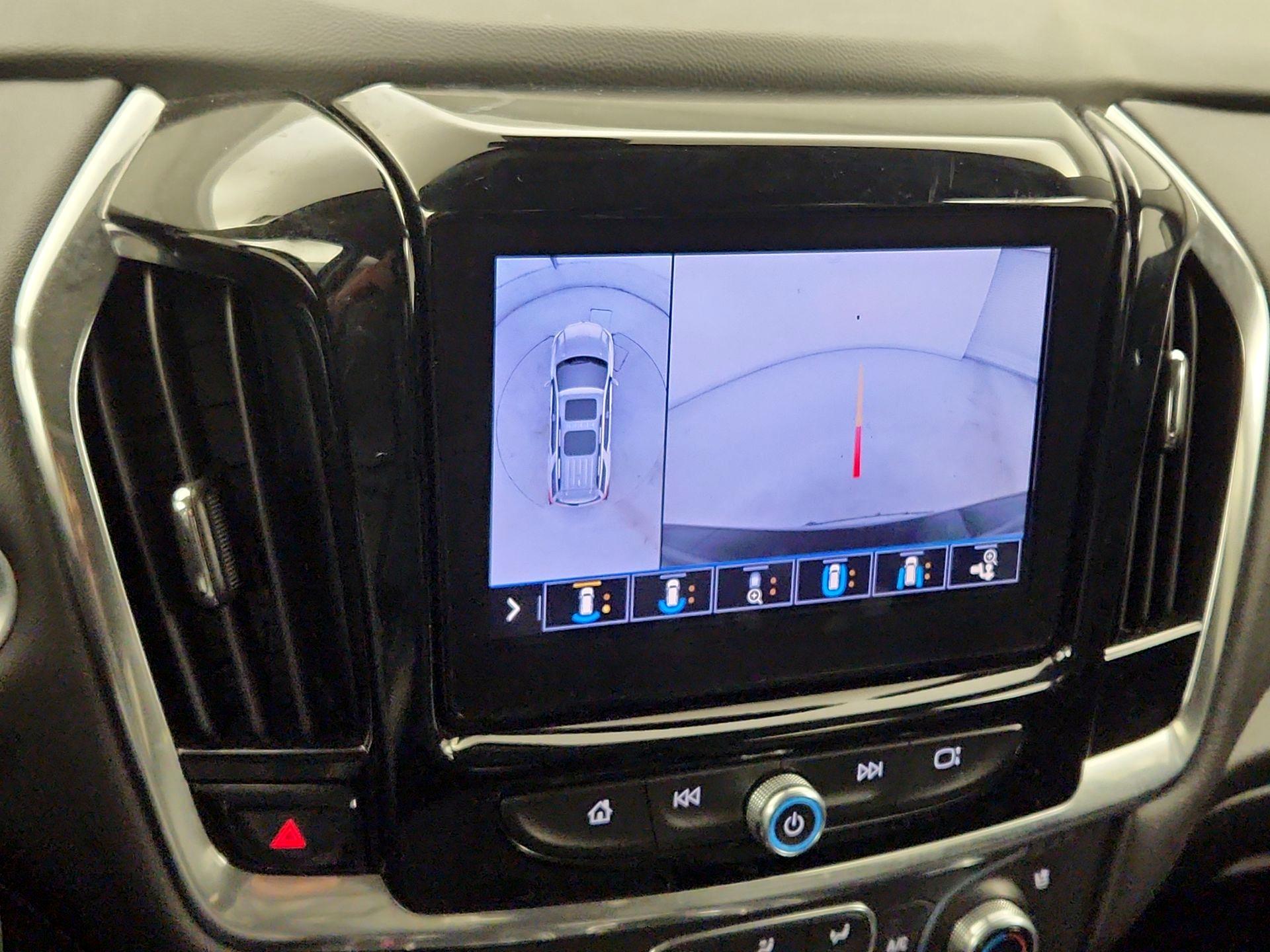 Thumbnail: 2021 Chevrolet Traverse - 14