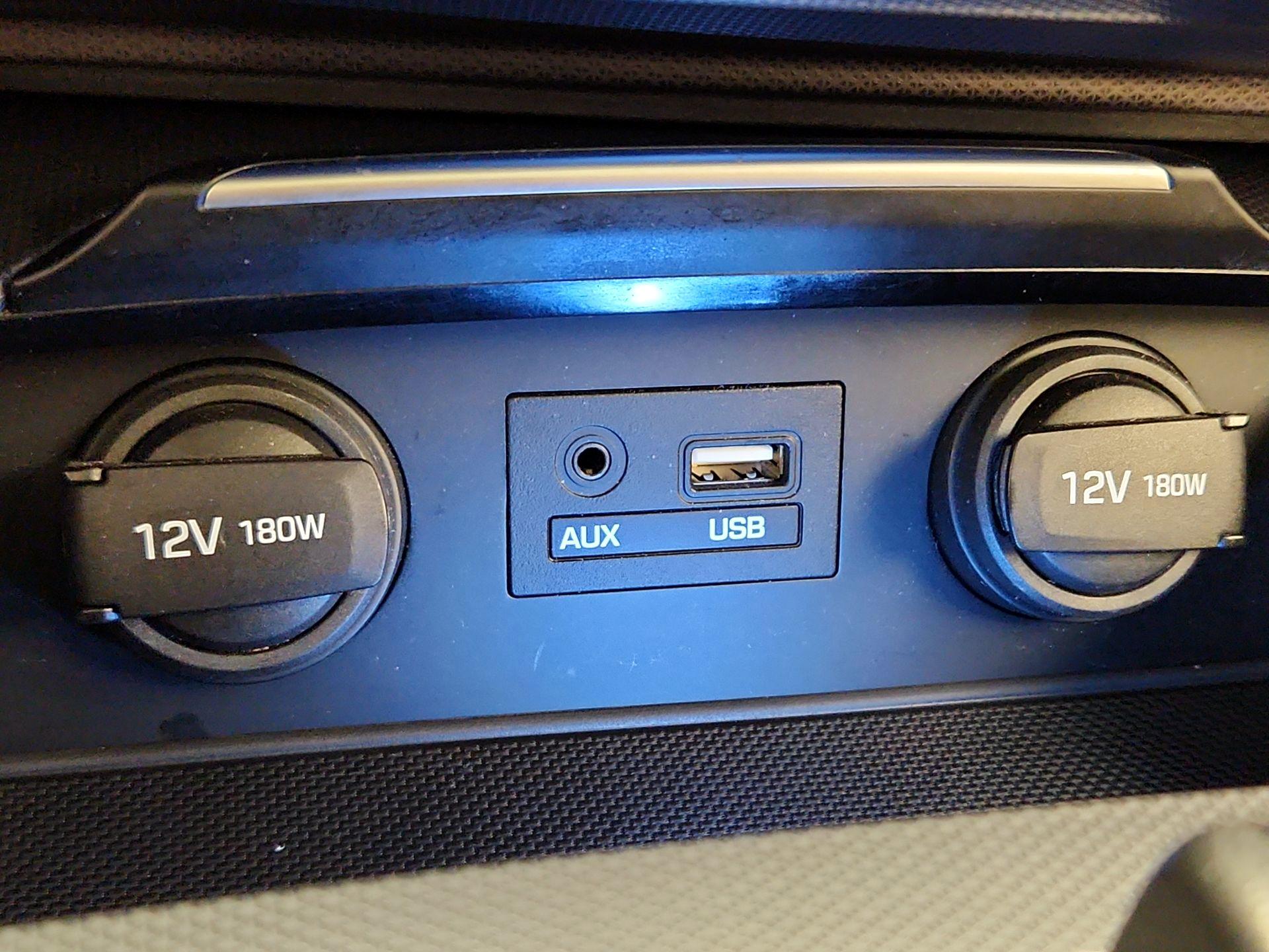 Thumbnail: 2015 Hyundai Genesis - 19