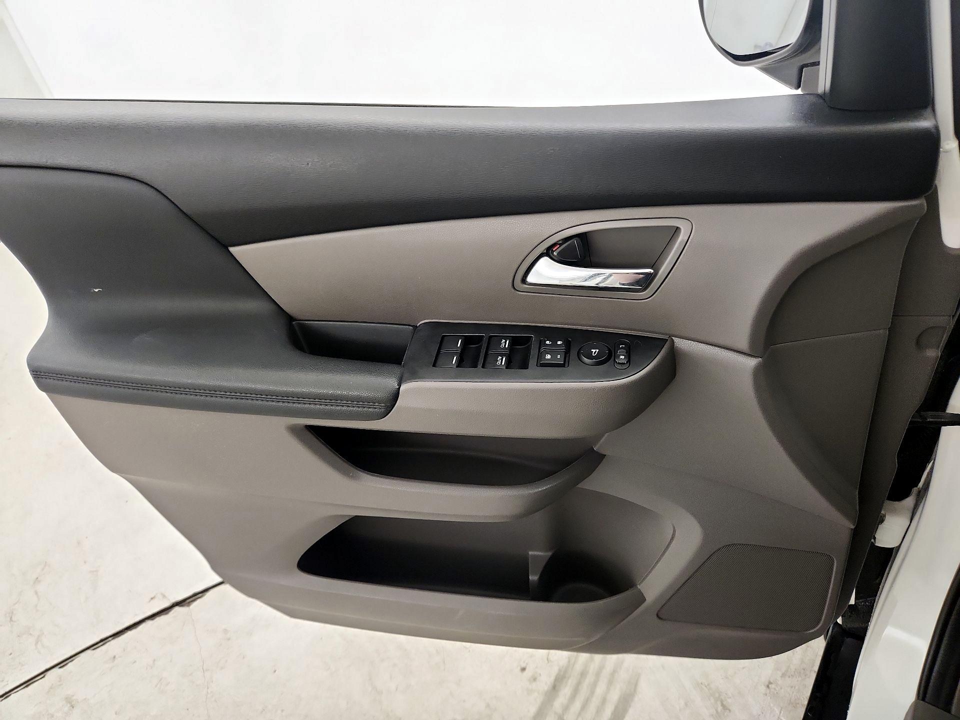 Thumbnail: 2015 Honda Odyssey - 12