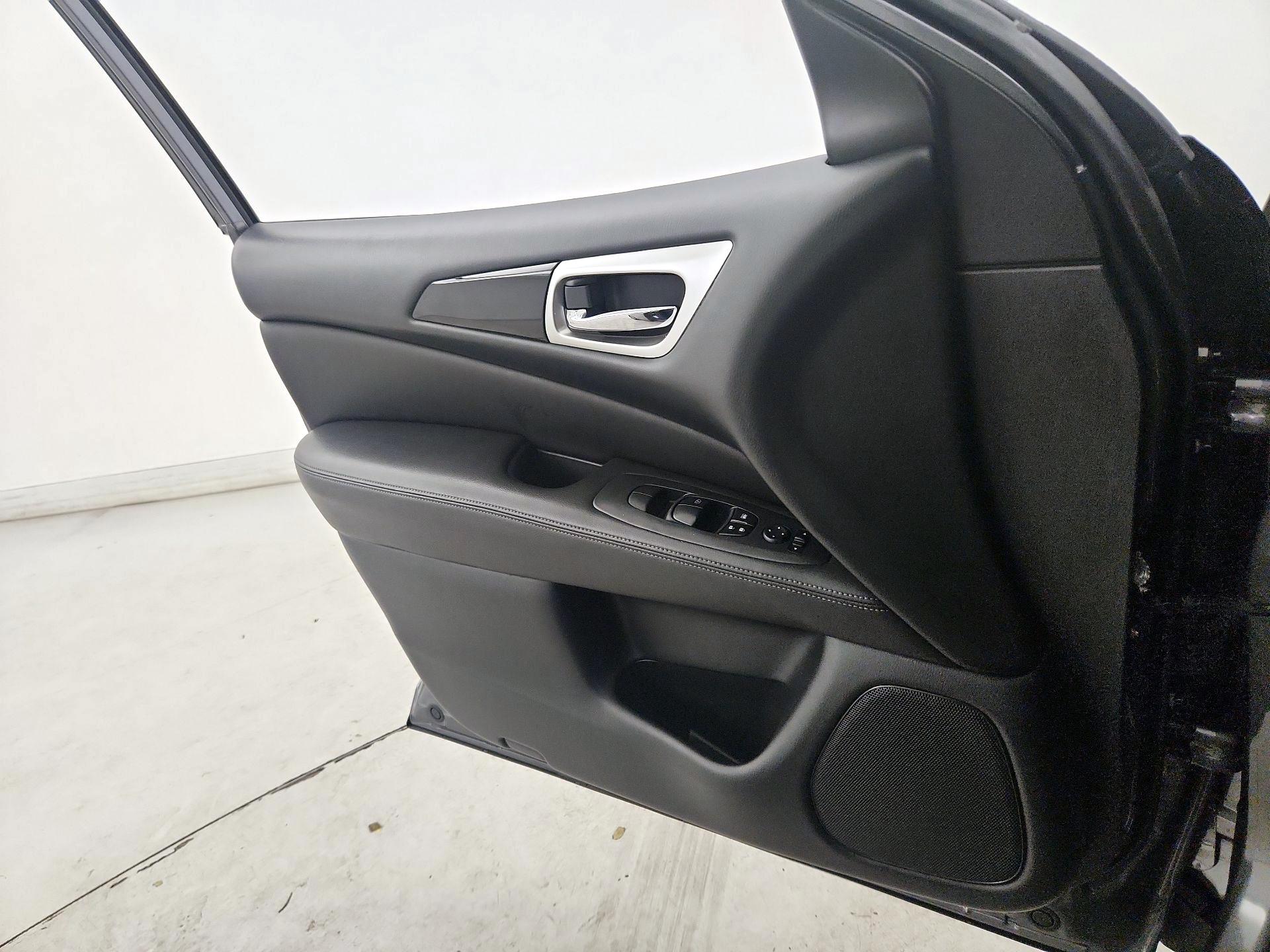 Thumbnail: 2019 Nissan Pathfinder - 12