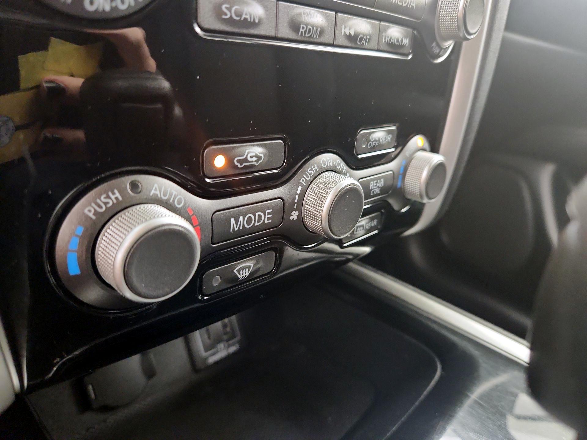 Thumbnail: 2019 Nissan Pathfinder - 16