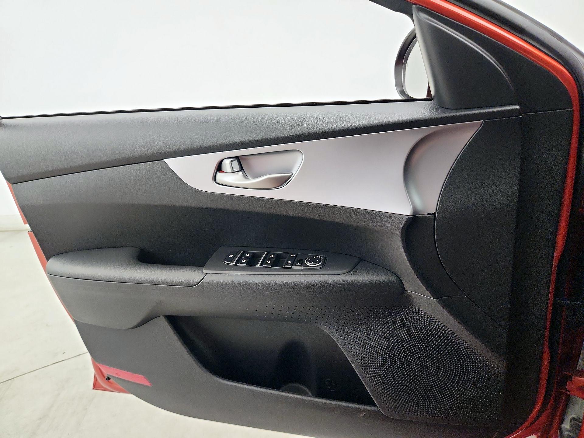 Thumbnail: 2022 Kia Forte - 12