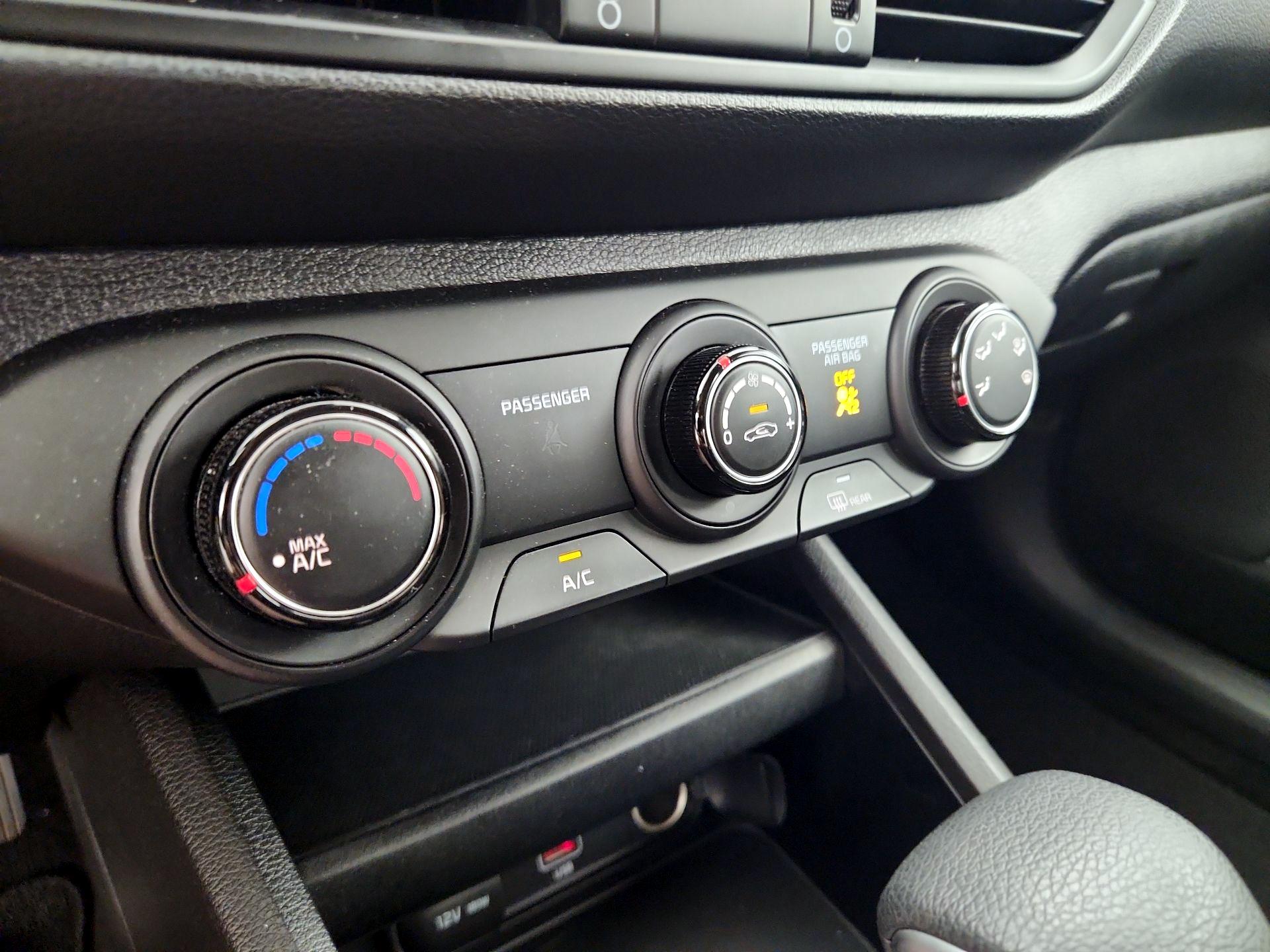 Thumbnail: 2022 Kia Forte - 16