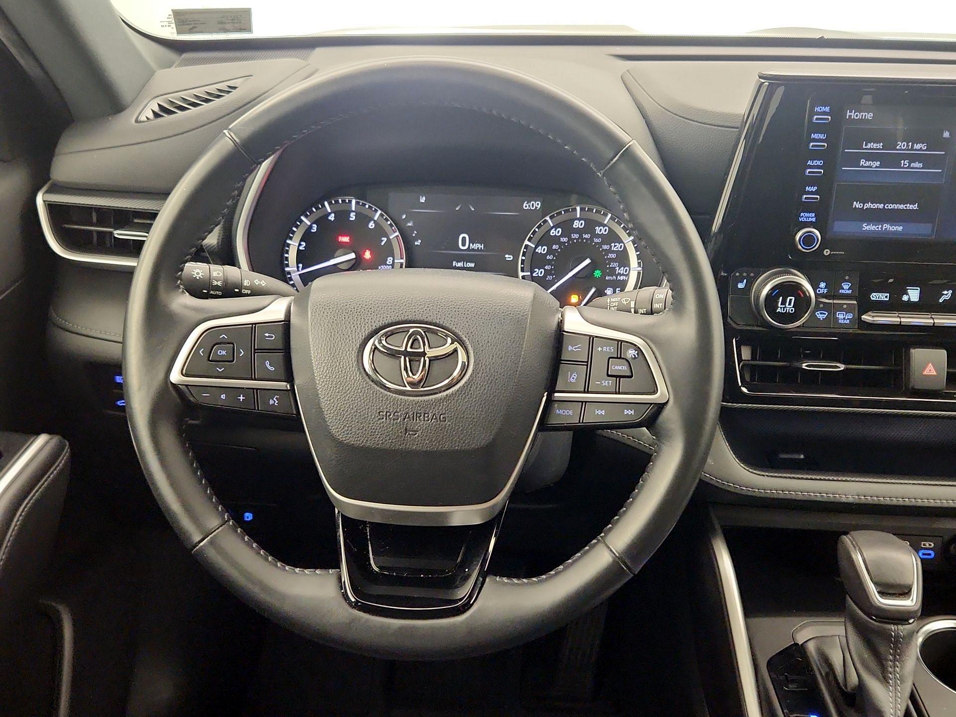 Thumbnail: 2022 Toyota Highlander - 10