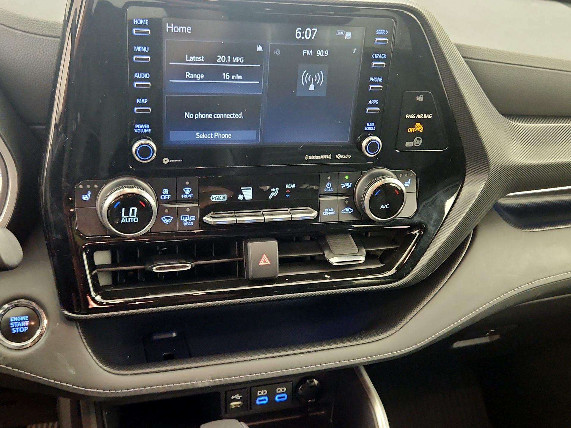 Thumbnail: 2022 Toyota Highlander - 16