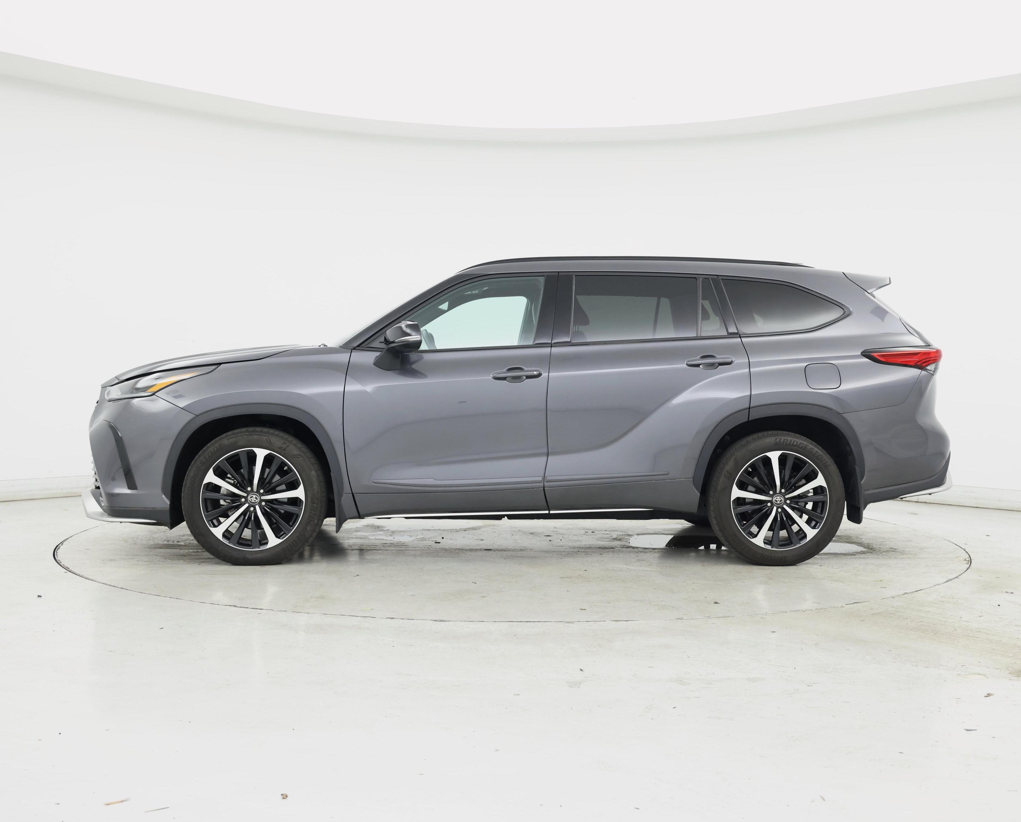 Thumbnail: 2022 Toyota Highlander - 3