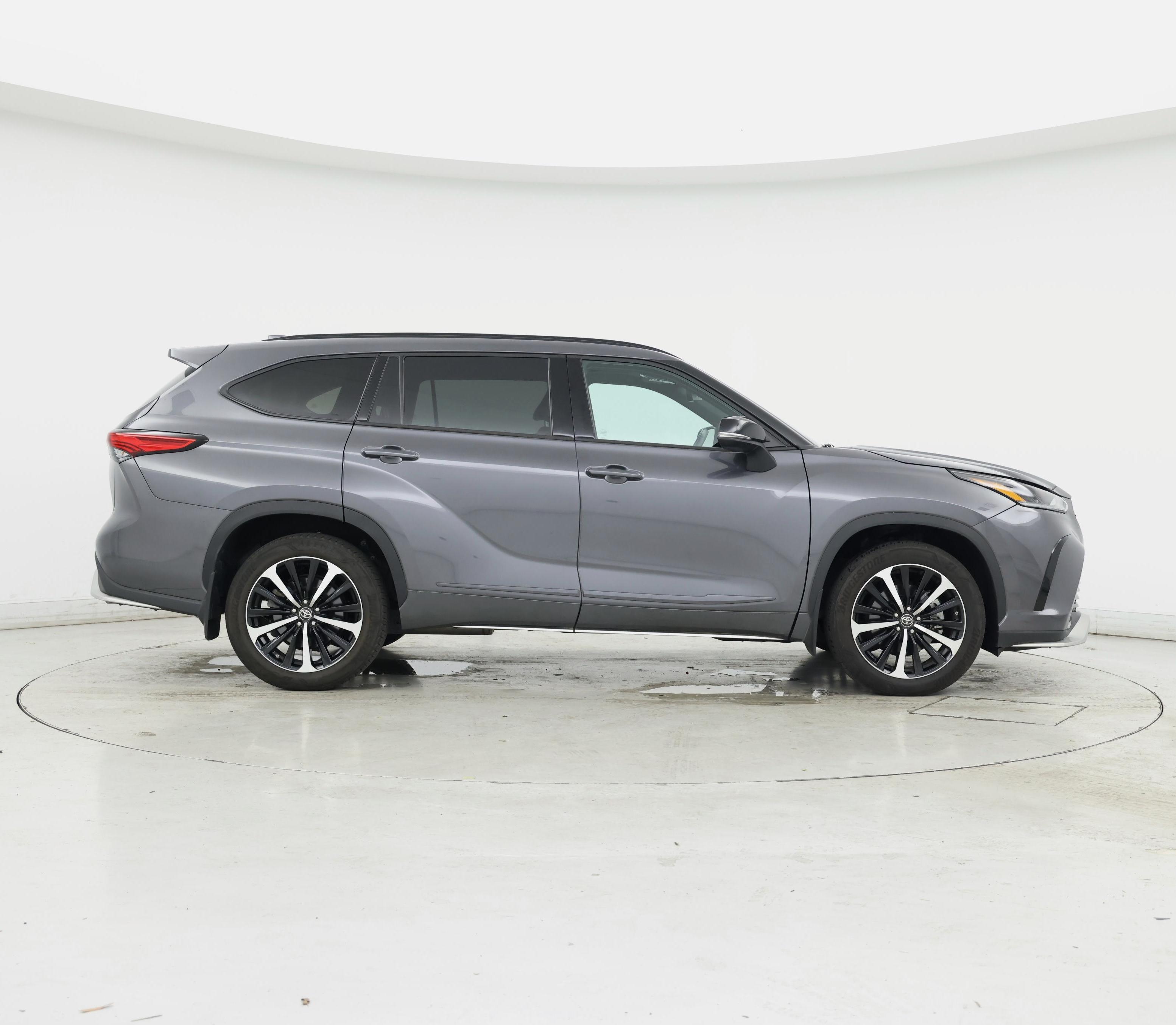 Thumbnail: 2022 Toyota Highlander - 7