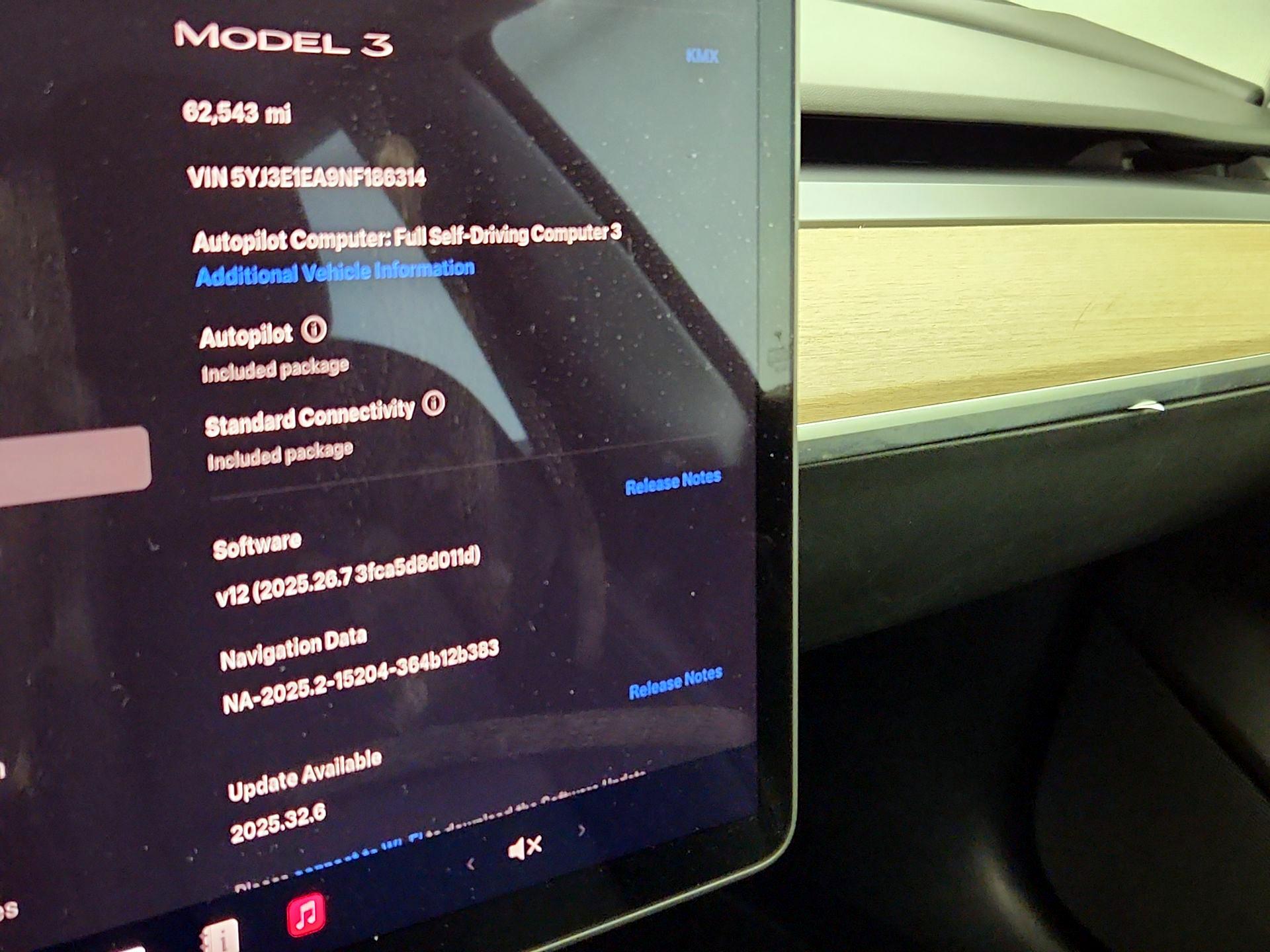 Thumbnail: 2022 Tesla Model 3 - 14