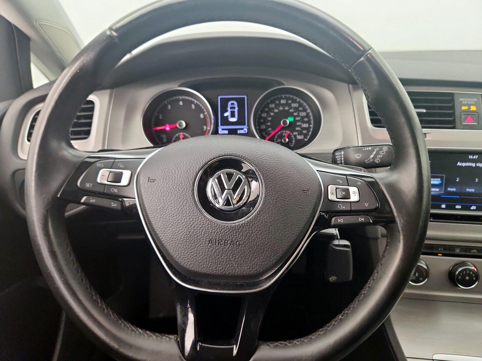 Thumbnail: 2017 Volkswagen Golf - 10