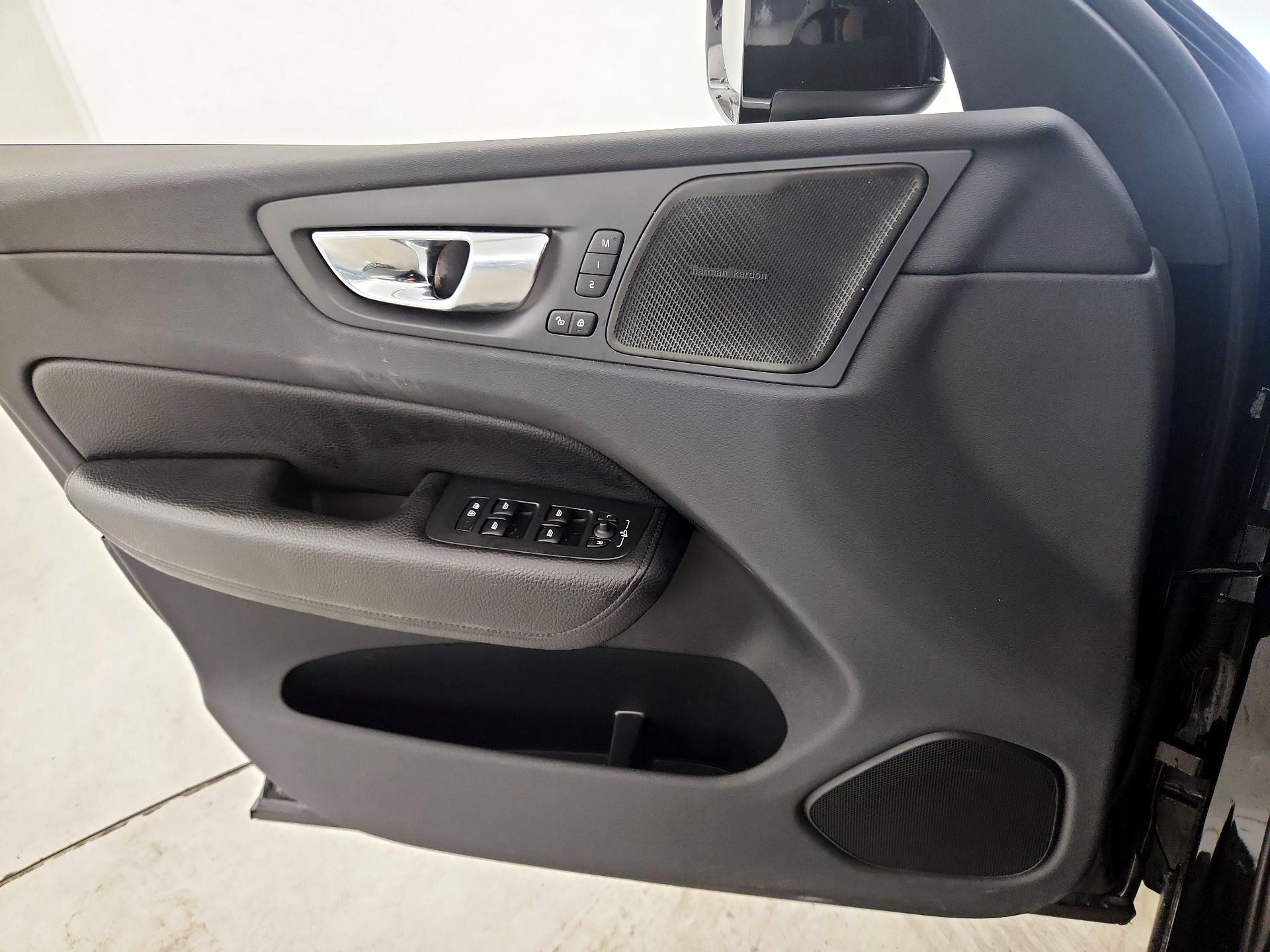Thumbnail: 2019 Volvo XC60 - 12
