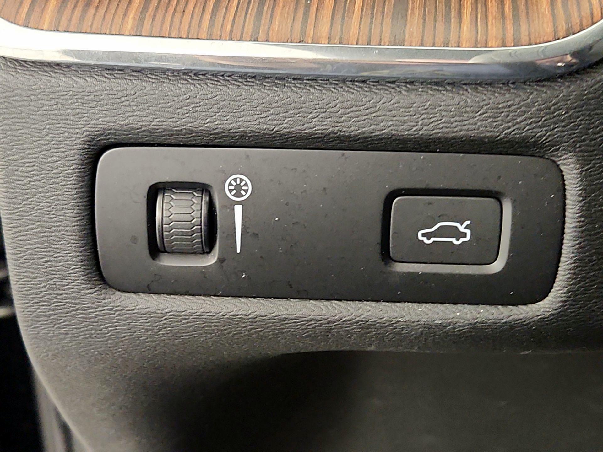 Thumbnail: 2019 Volvo XC60 - 13