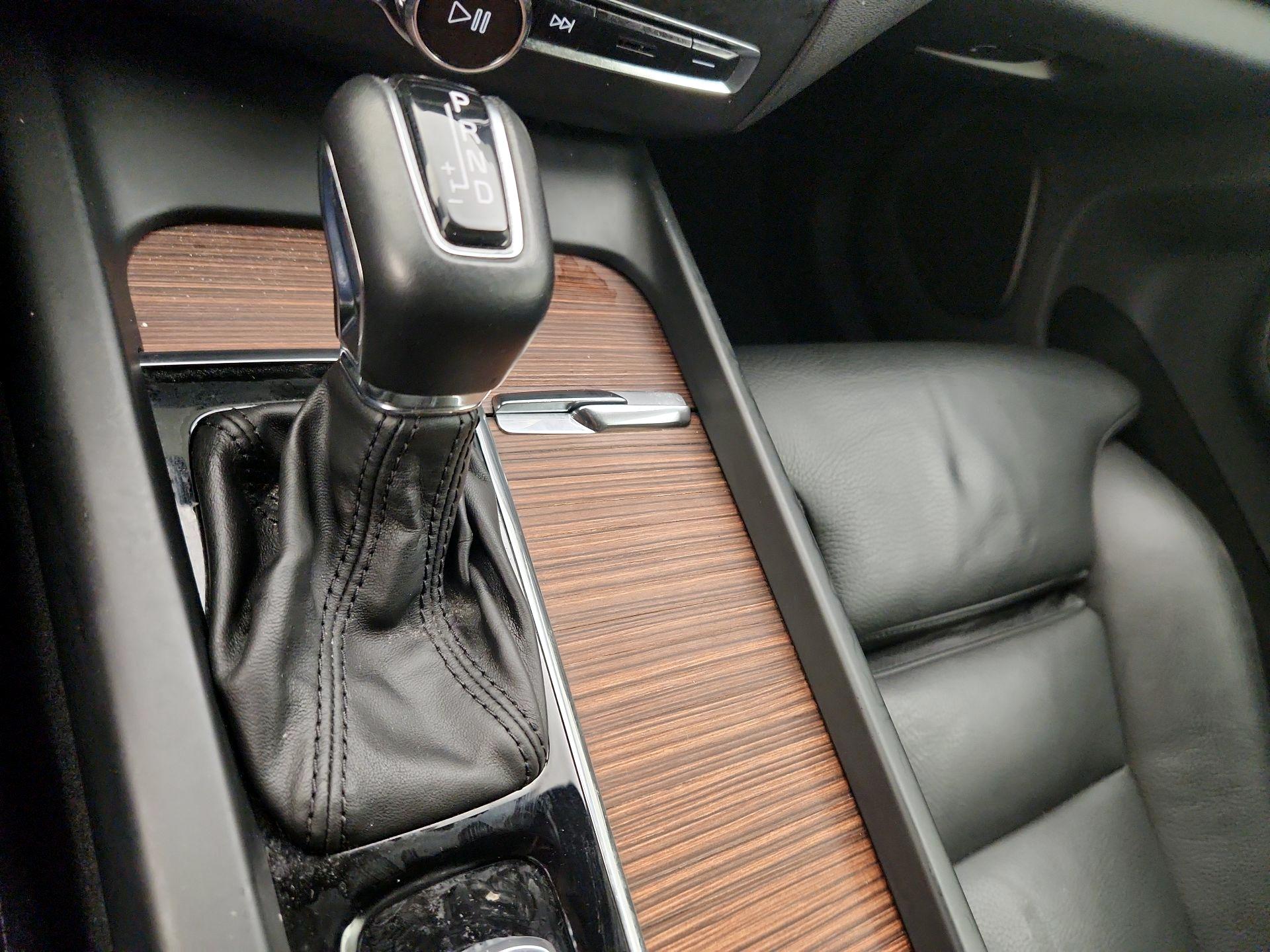 Thumbnail: 2019 Volvo XC60 - 18