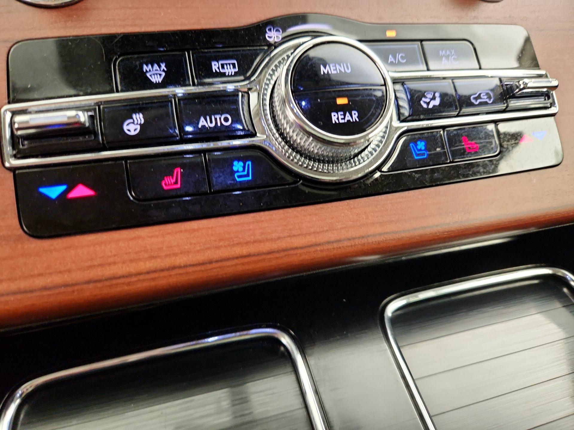 Thumbnail: 2021 Lincoln Aviator - 17