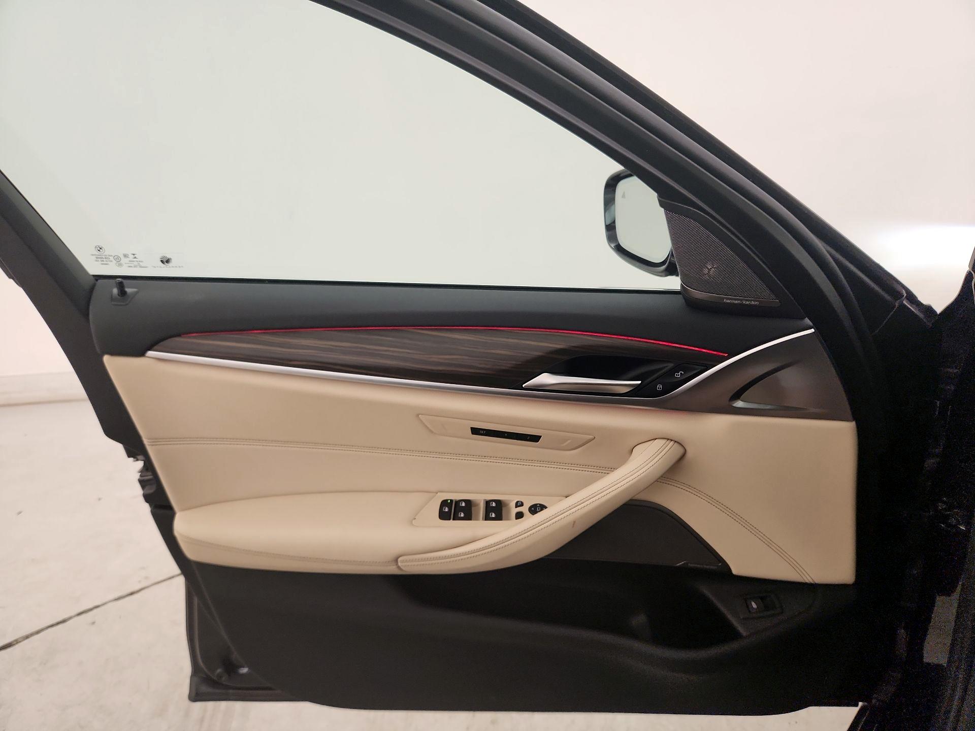 Thumbnail: 2022 BMW 5 Series - 12