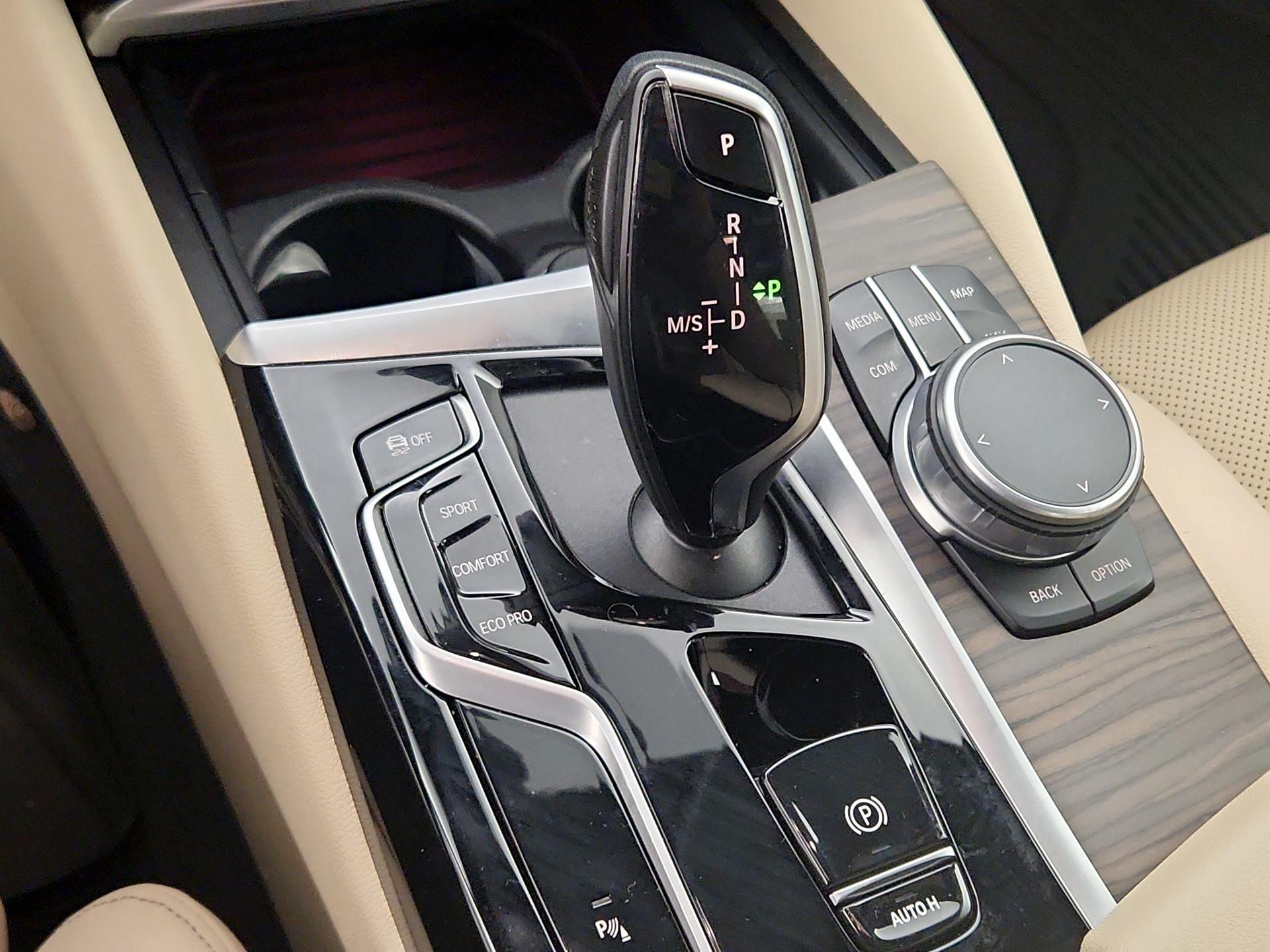 Thumbnail: 2022 BMW 5 Series - 18