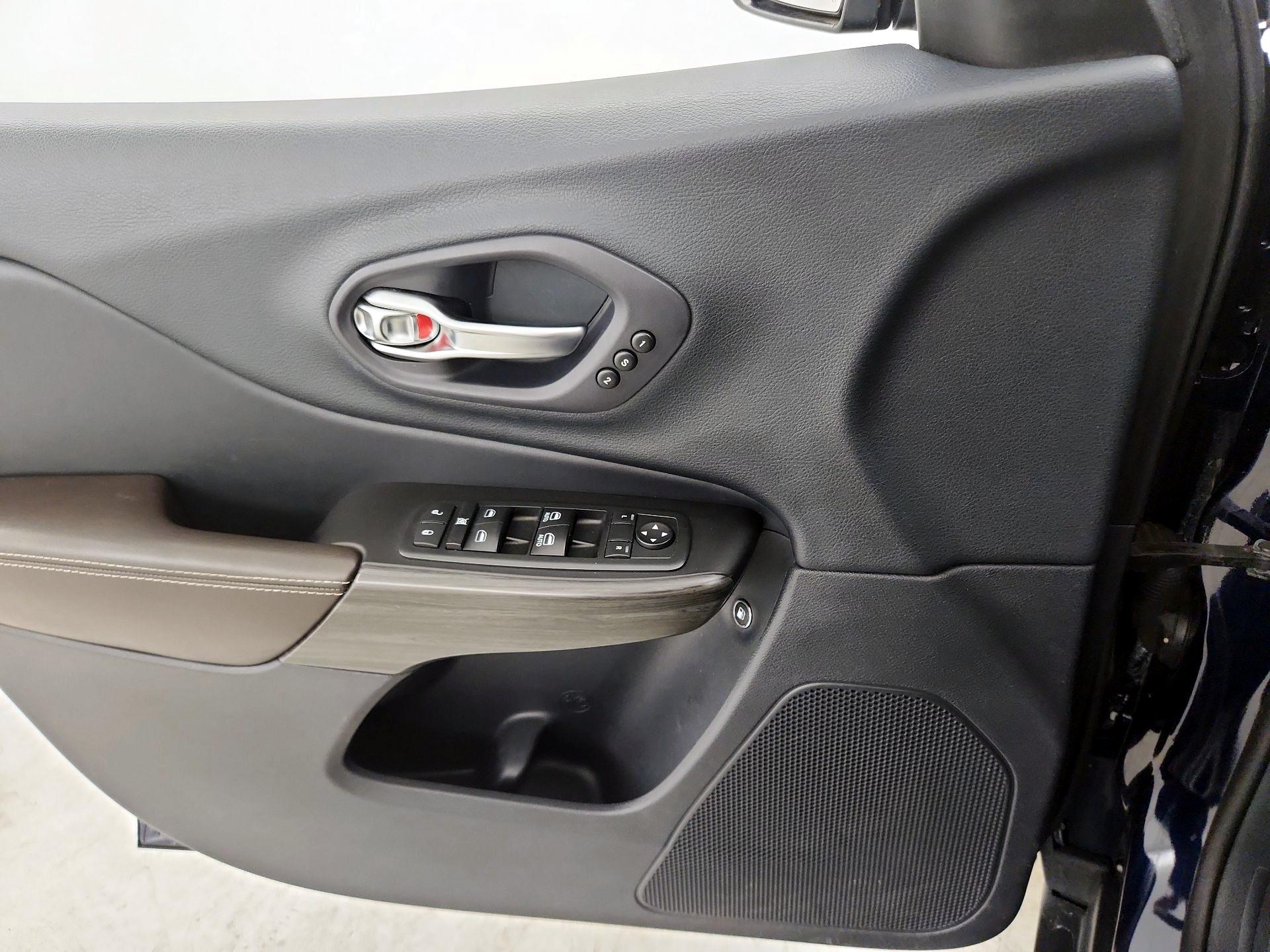 Thumbnail: 2014 Jeep Cherokee - 12