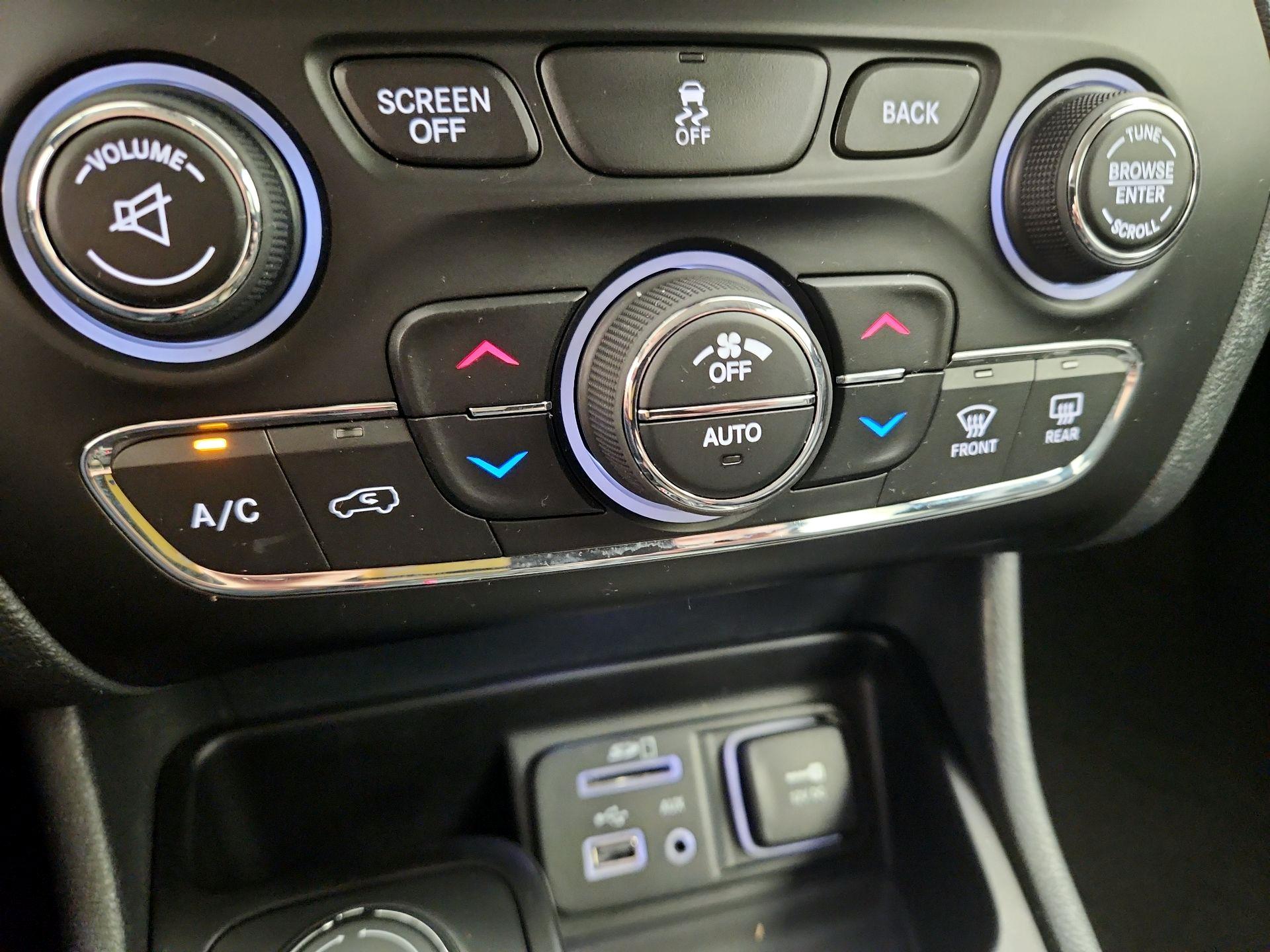 Thumbnail: 2014 Jeep Cherokee - 17