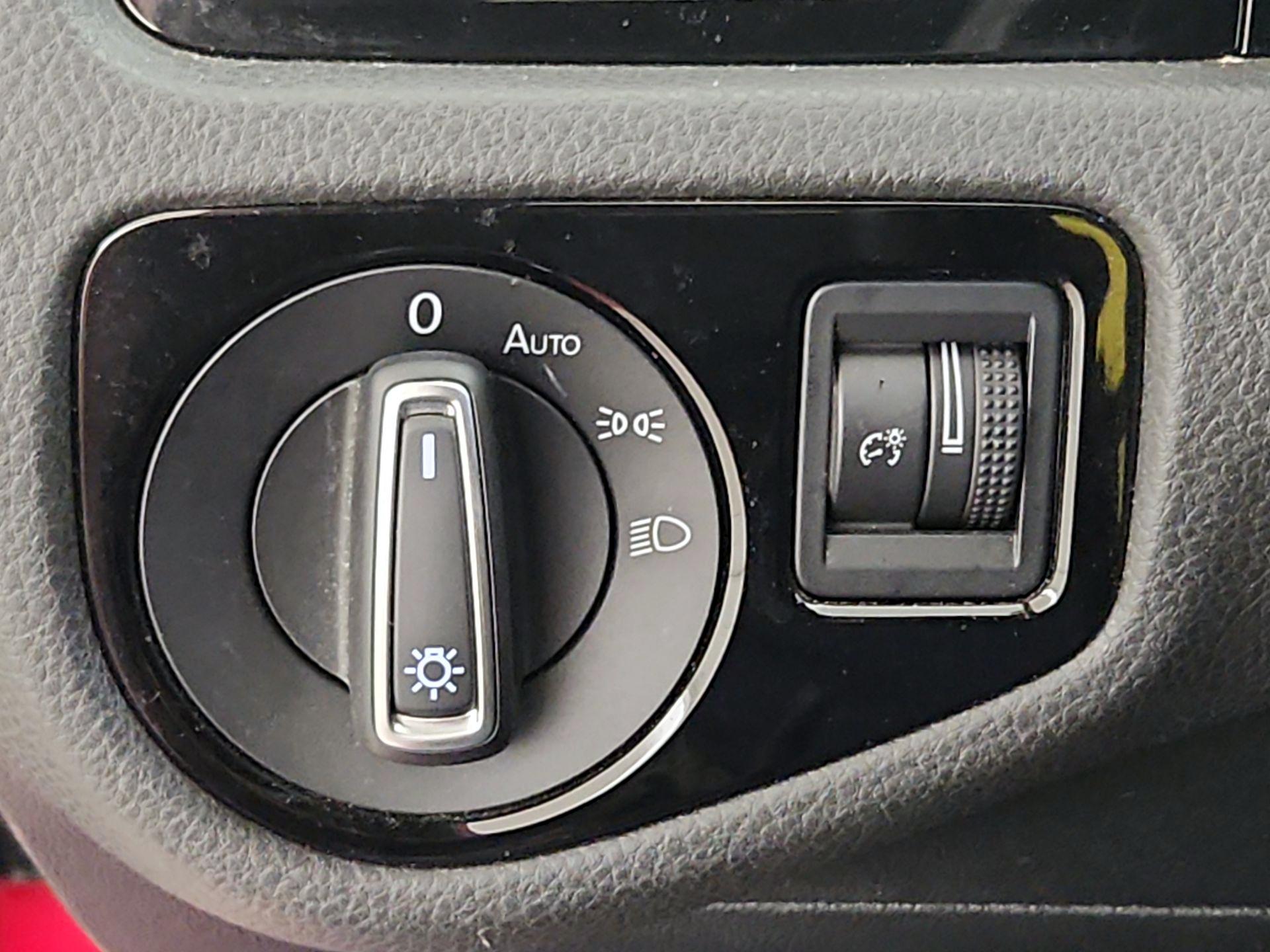 Thumbnail: 2016 Volkswagen Golf - 13