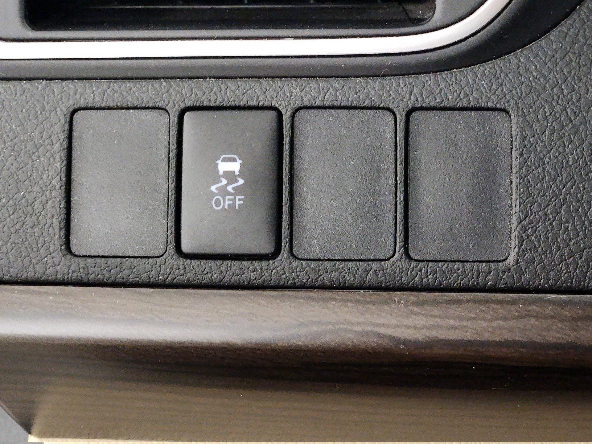 Thumbnail: 2015 Toyota Camry - 13
