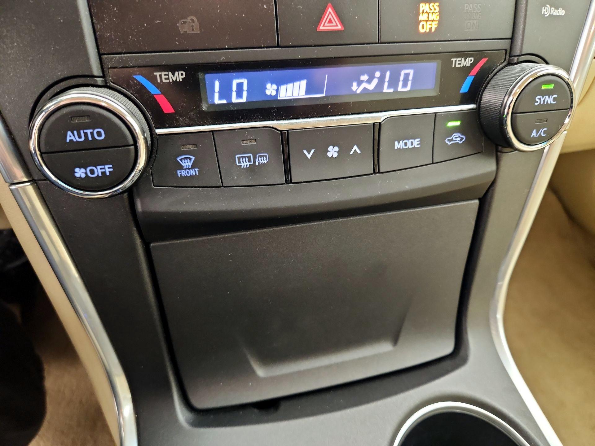 Thumbnail: 2015 Toyota Camry - 16