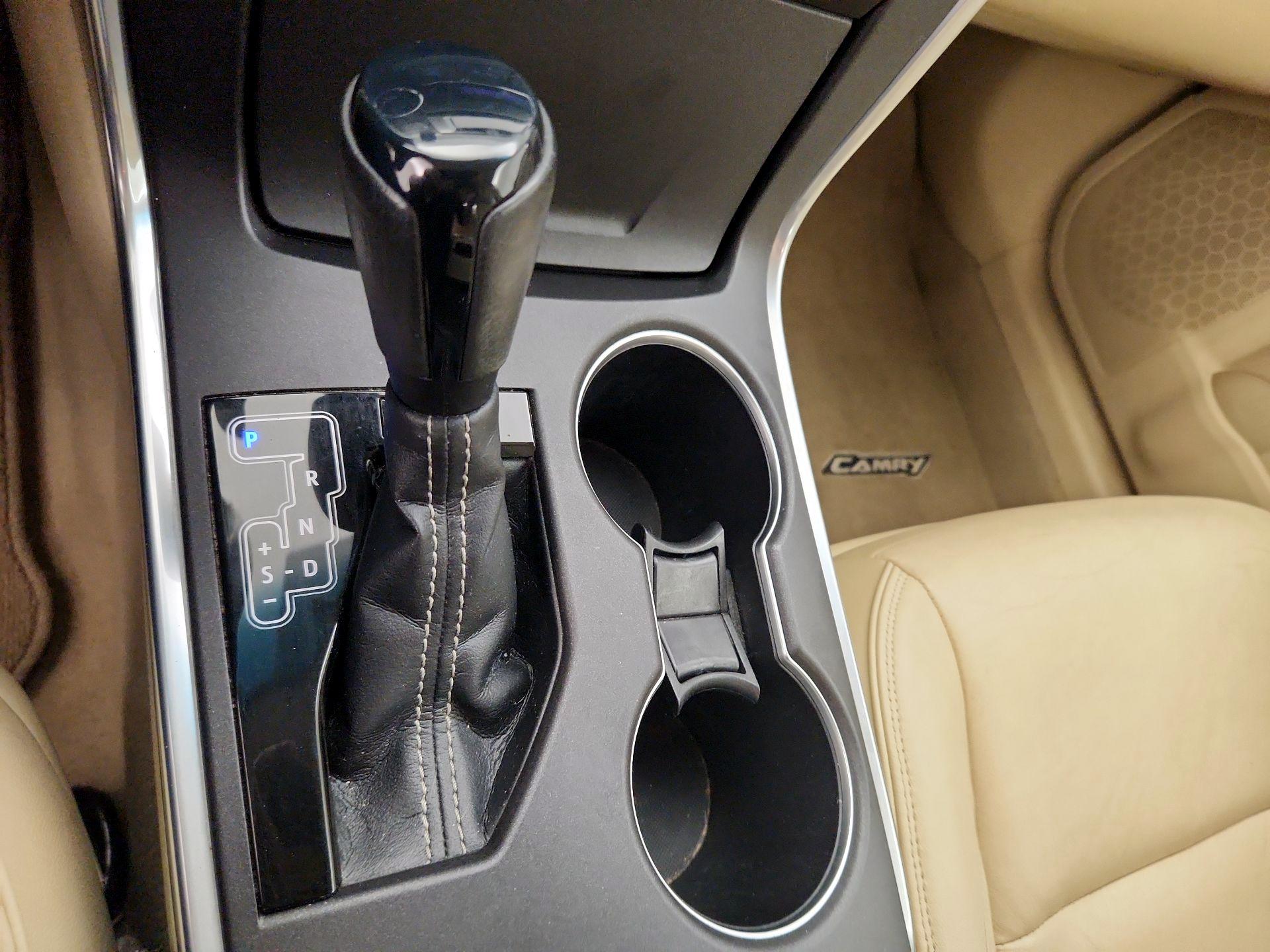Thumbnail: 2015 Toyota Camry - 17