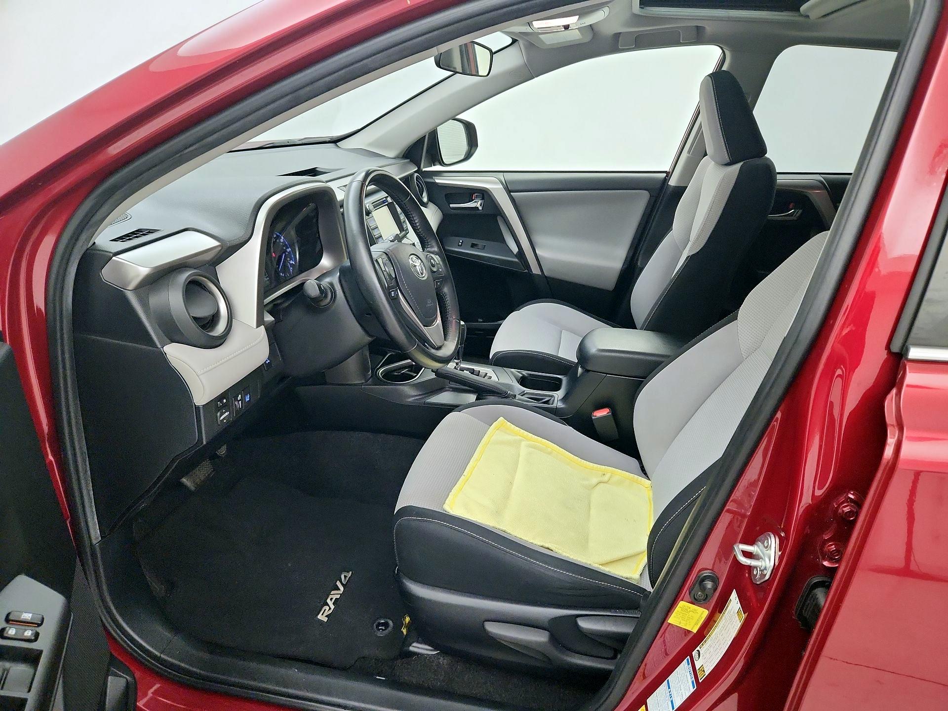 Thumbnail: 2018 Toyota RAV4 - 11